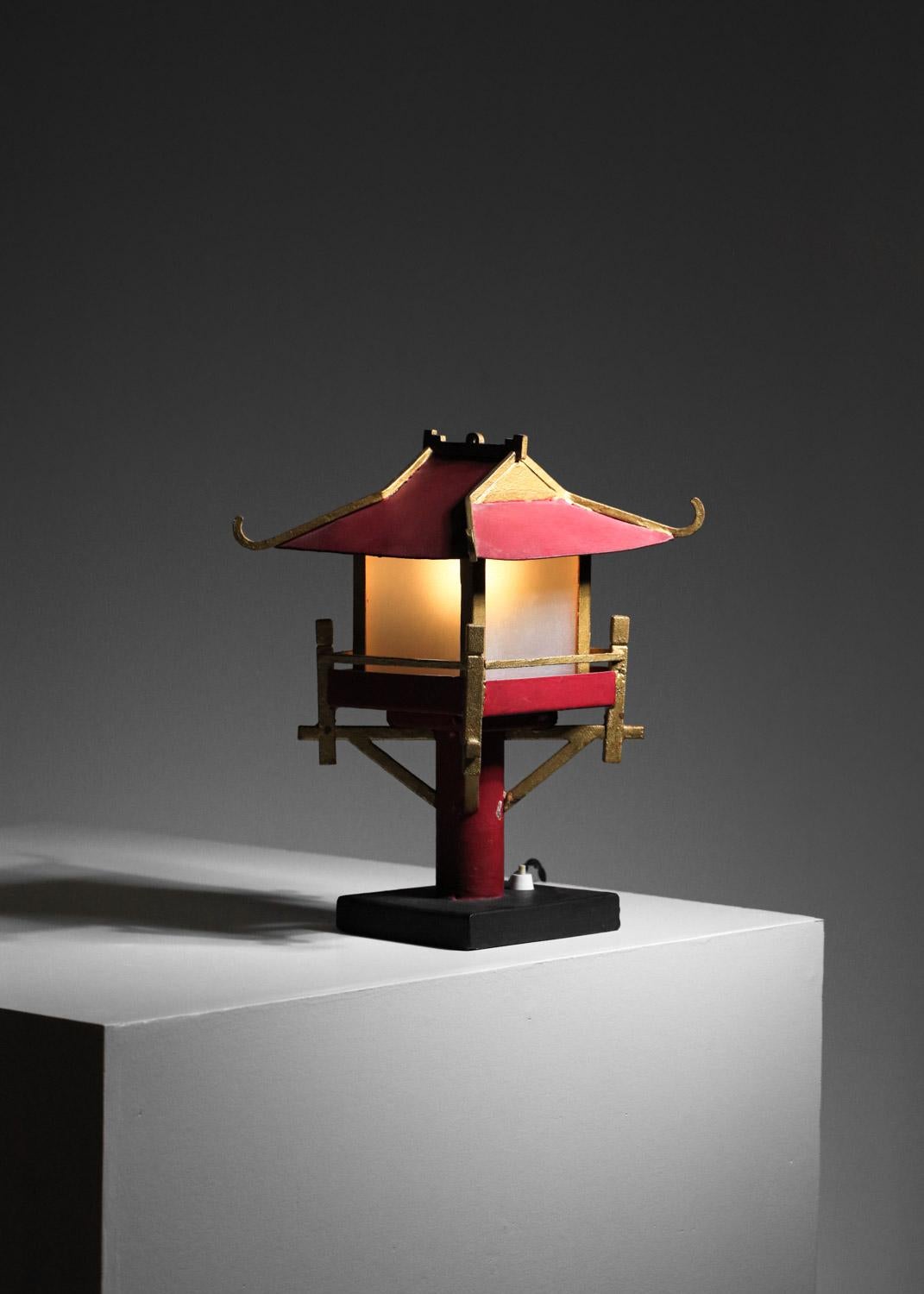 Lacquered Pair of 50's lamps in the shape of a handcrafted Chinese pagoda For Sale