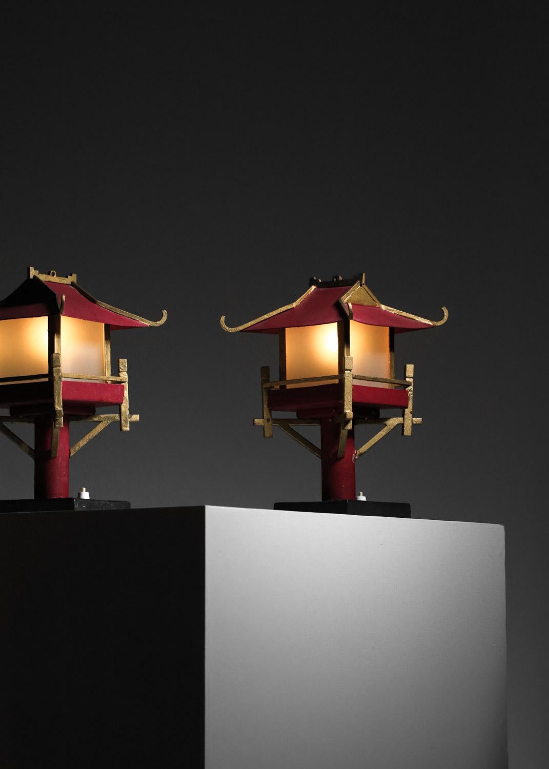 Pair of 50's lamps in the shape of a handcrafted Chinese pagoda For Sale 1