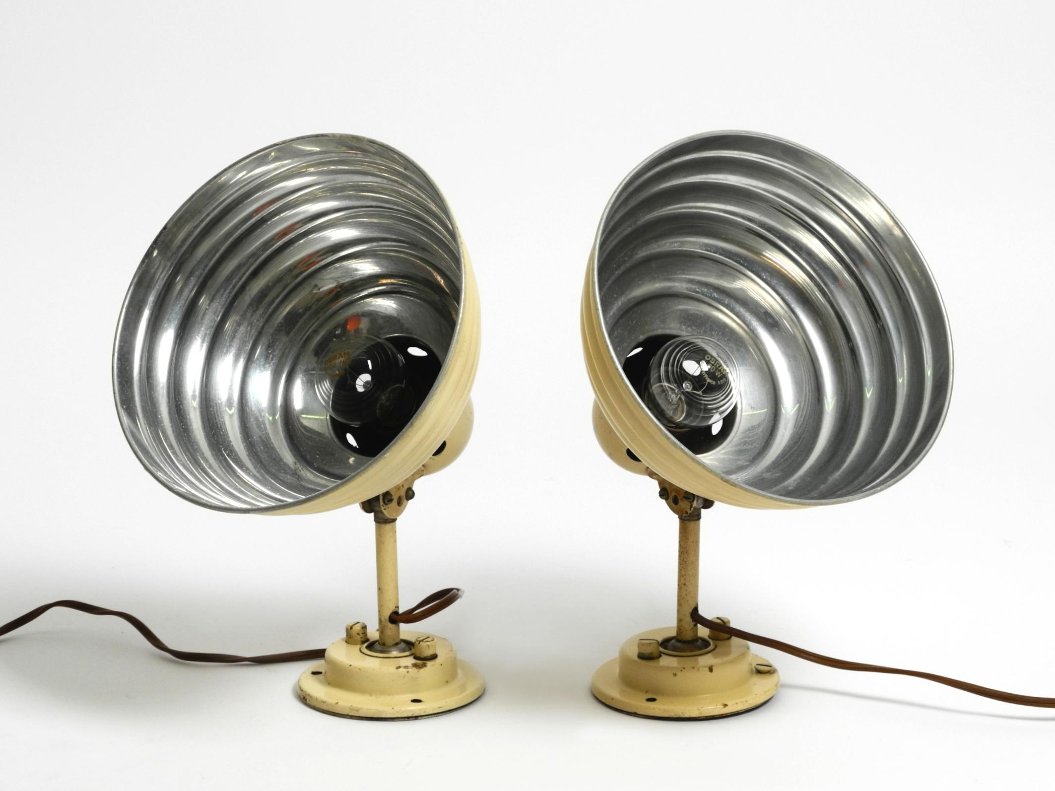 Coppia di lampade da parete o da soffitto in metallo degli anni '50 di Helo Leuchten Germania in vendita 7