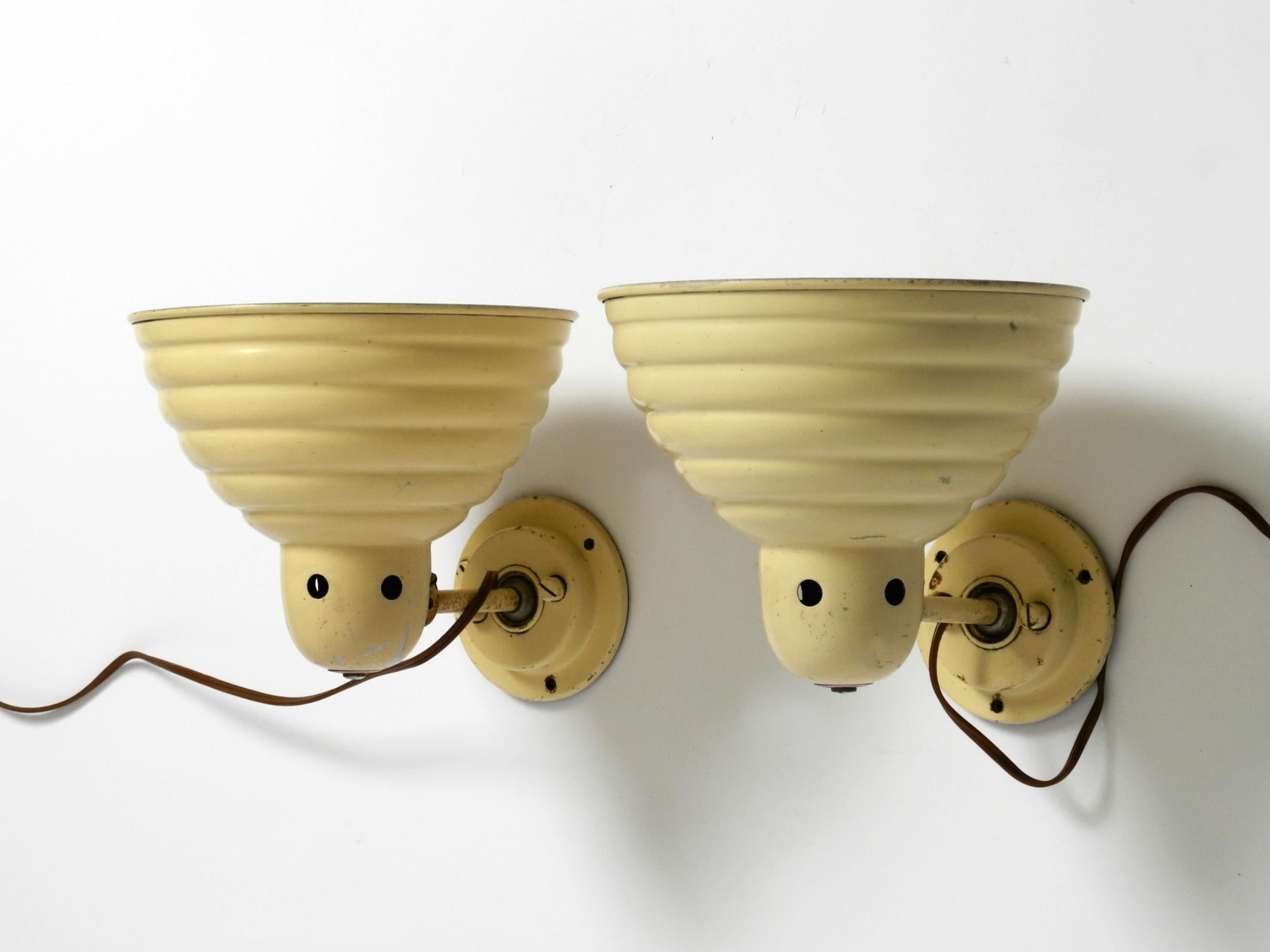 Mid-Century moderno Coppia di lampade da parete o da soffitto in metallo degli anni '50 di Helo Leuchten Germania in vendita