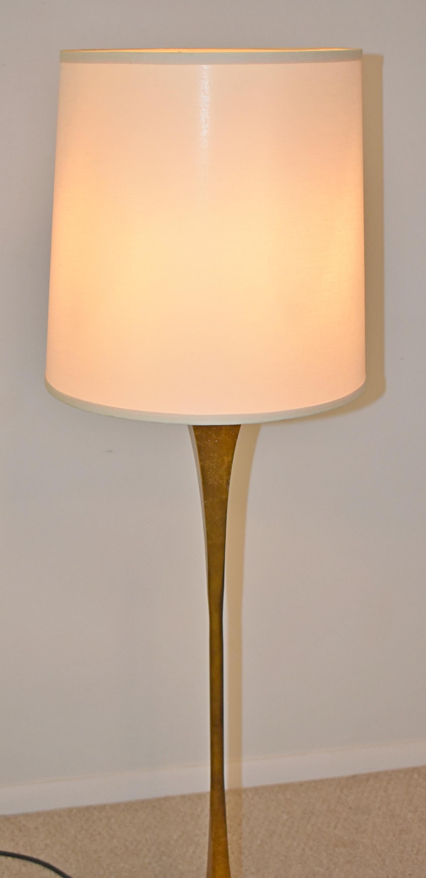Moderne Stehlampen aus Messing von Tonello und Montagna Grillo, 55.5 Zoll, Paar im Zustand „Gut“ im Angebot in Toledo, OH
