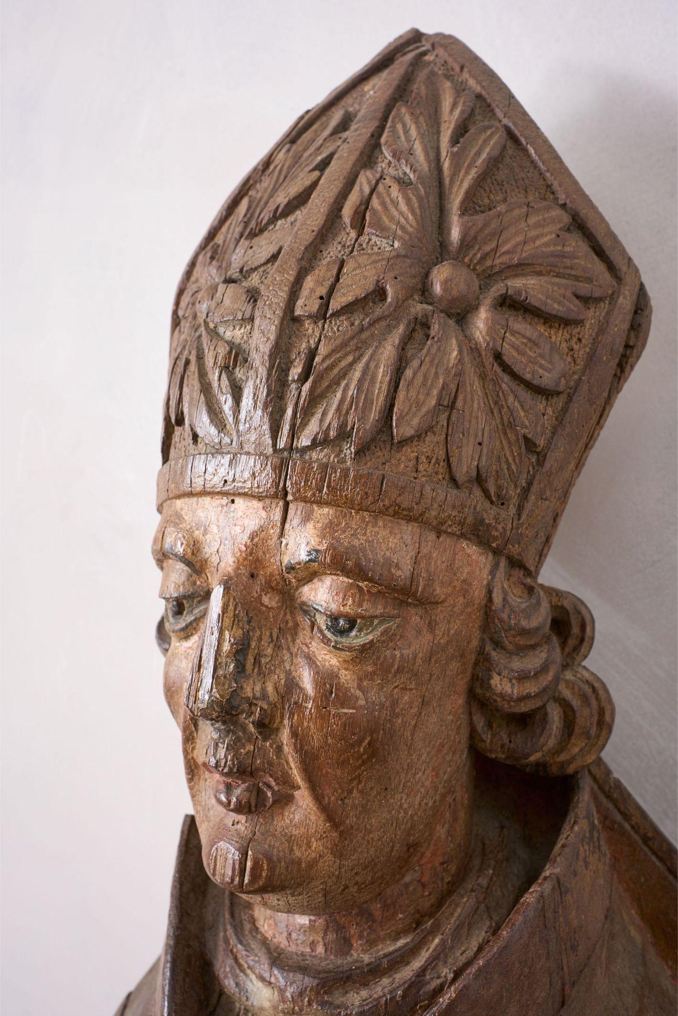 Coppia di vescovi intagliati del XVI secolo, alti 5ft5inch in vendita 6