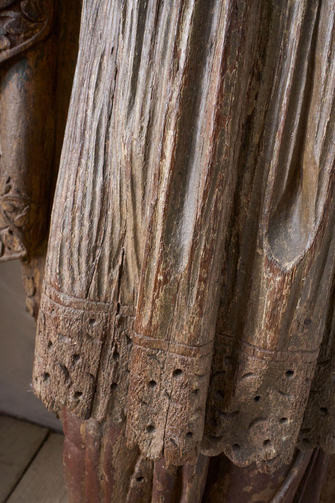 Coppia di vescovi intagliati del XVI secolo, alti 5ft5inch in vendita 9