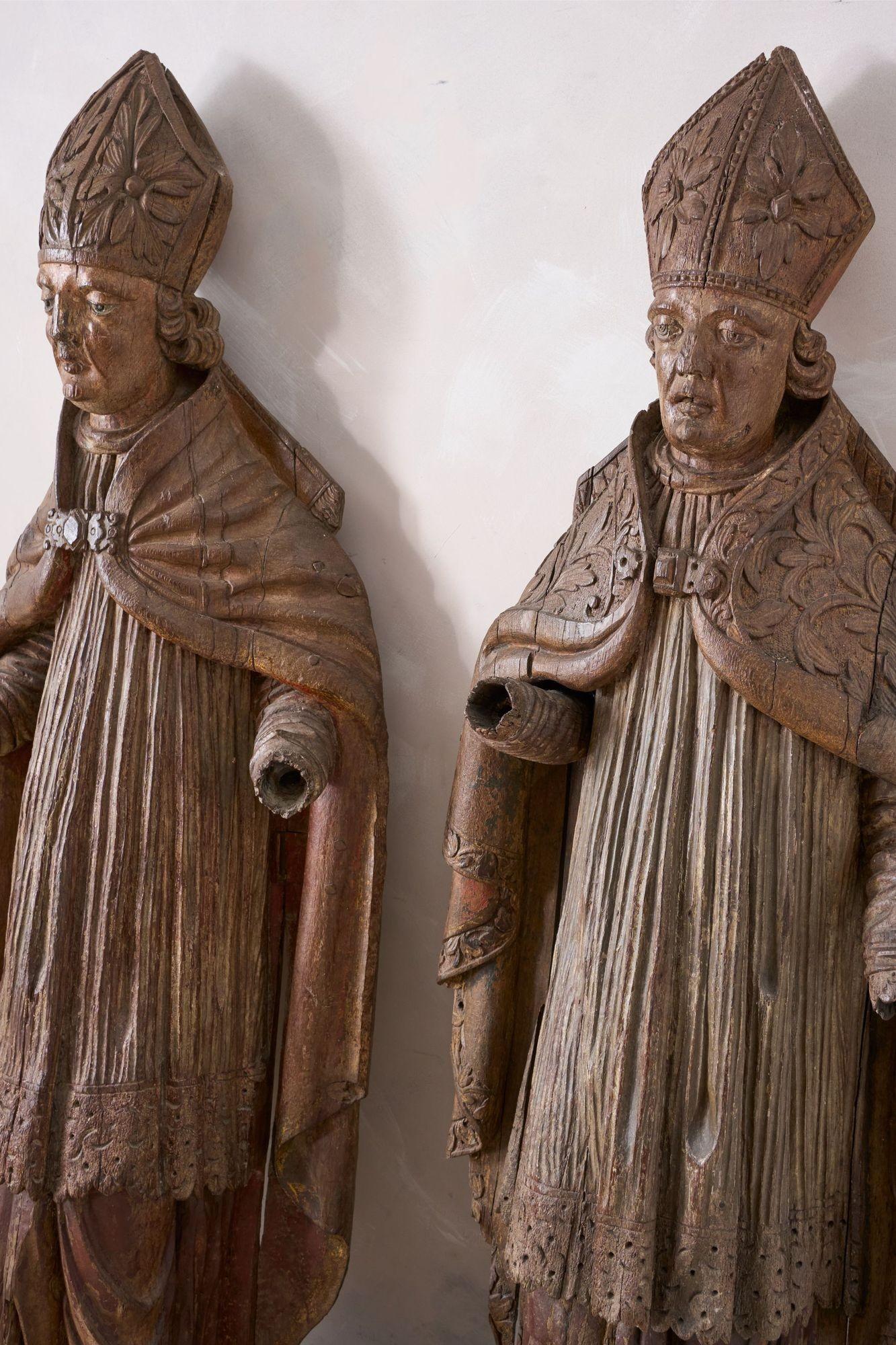 Coppia di vescovi intagliati del XVI secolo, alti 5ft5inch in vendita 2