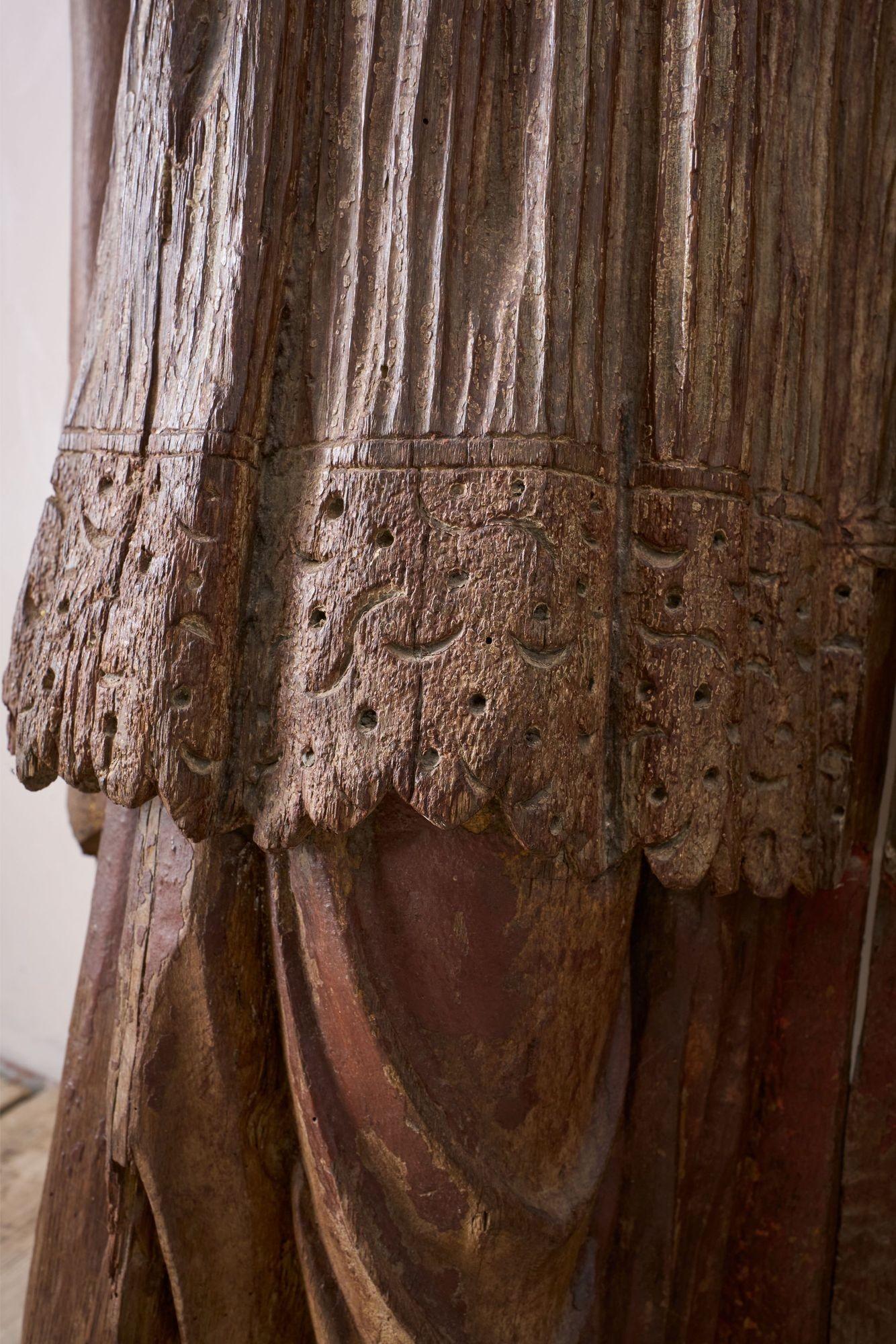 Coppia di vescovi intagliati del XVI secolo, alti 5ft5inch in vendita 3