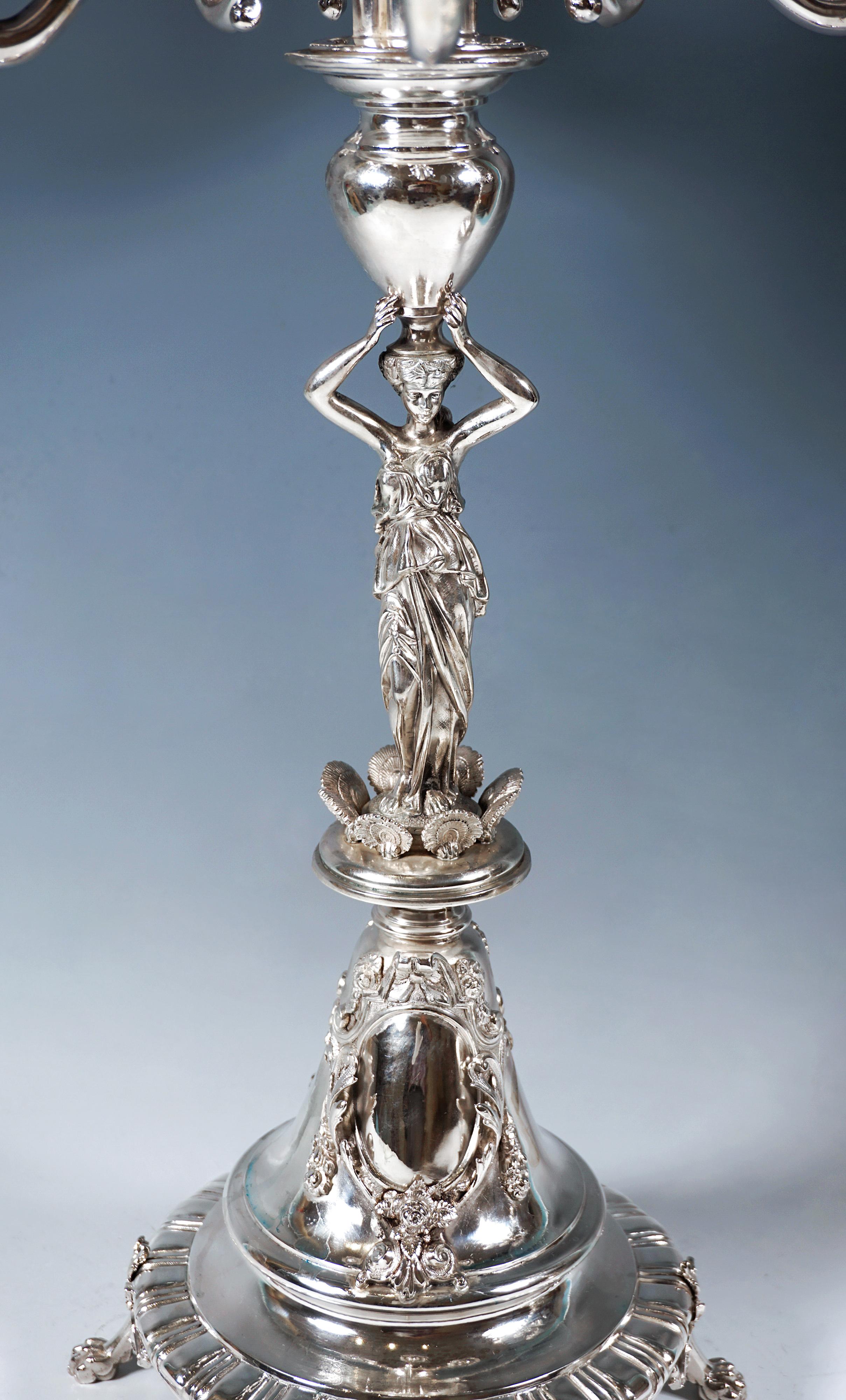 Pareja De Candelabros De Plata Art Nouveau De 6 Llamas Con Cariátides, Viena, Ca 1890 Fines del siglo XIX en venta