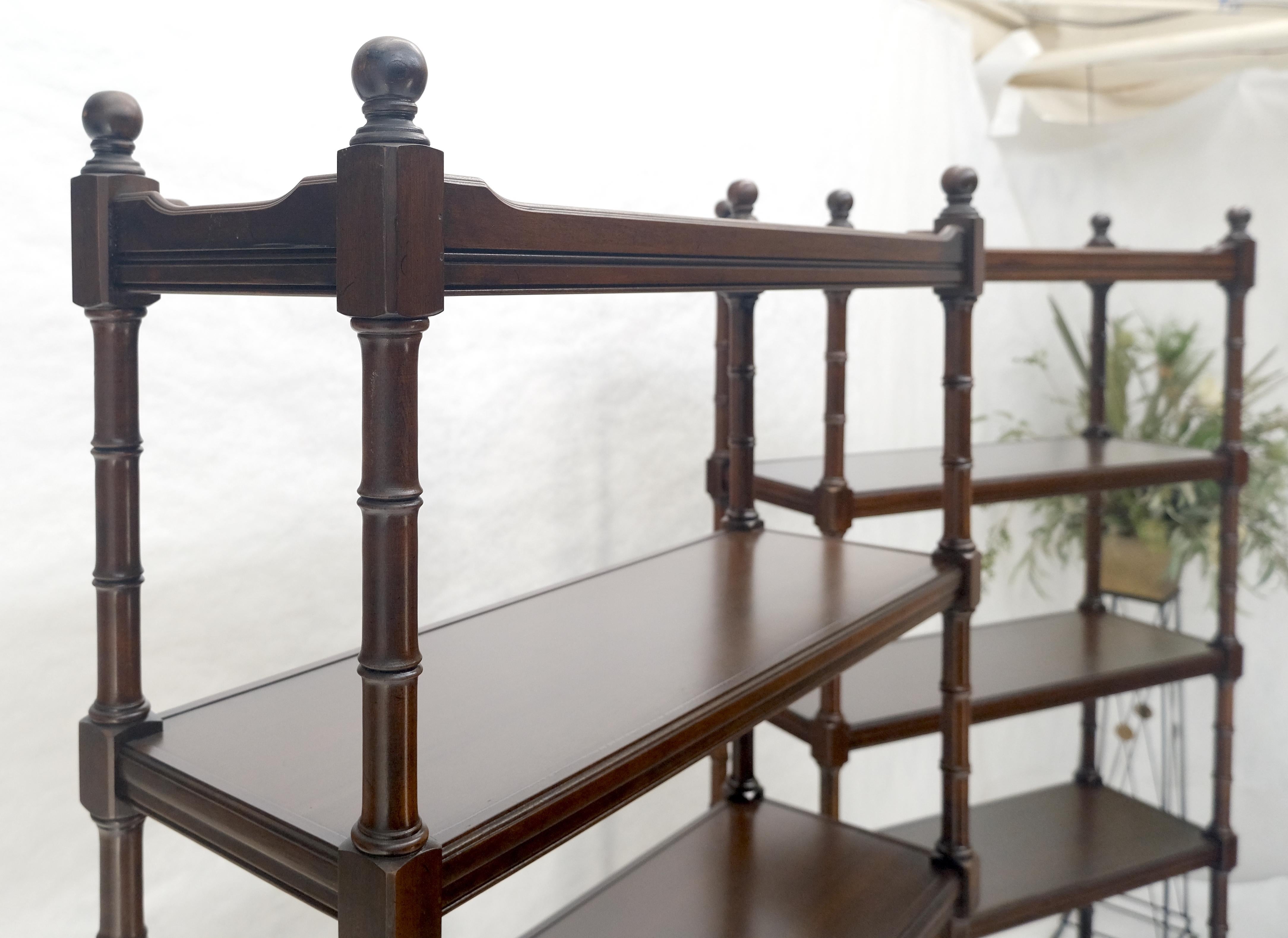 Coppia di librerie a 6 piani in finto bambù con cassetto inferiore in ciliegio, con terminali a sfera rotondi in vendita 3