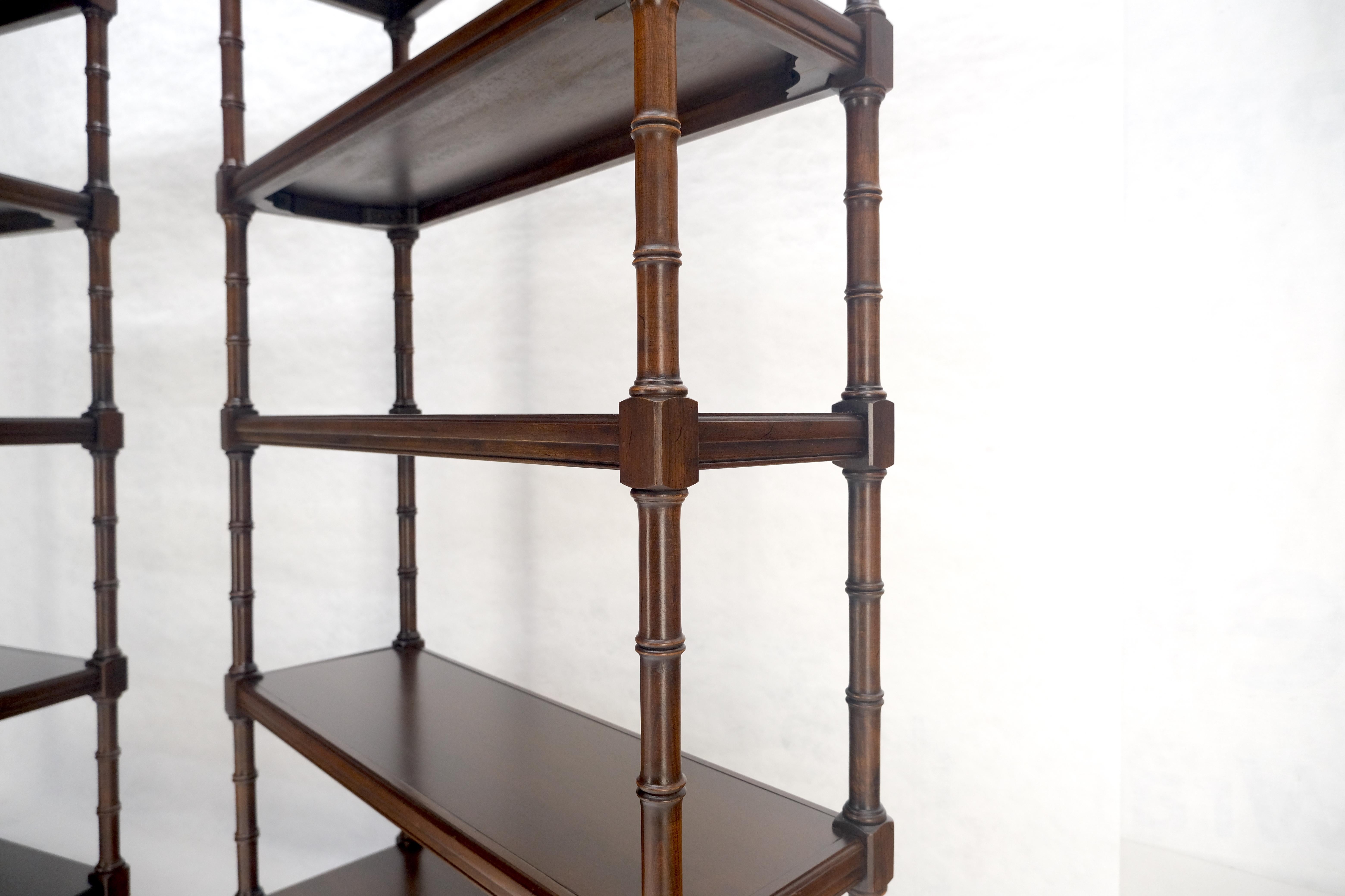 XX secolo Coppia di librerie a 6 piani in finto bambù con cassetto inferiore in ciliegio, con terminali a sfera rotondi in vendita