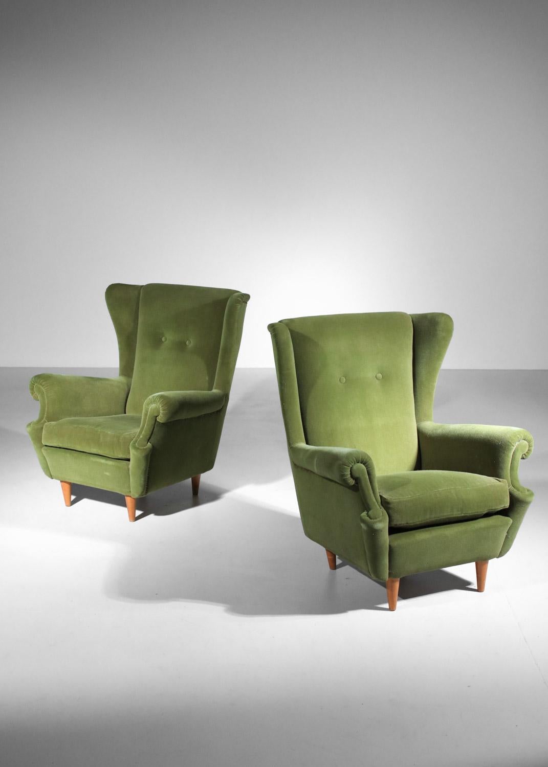 Pareja de sillones italianos de los años 60 de estilo Gio Ponti en terciopelo Moderno de mediados de siglo en venta