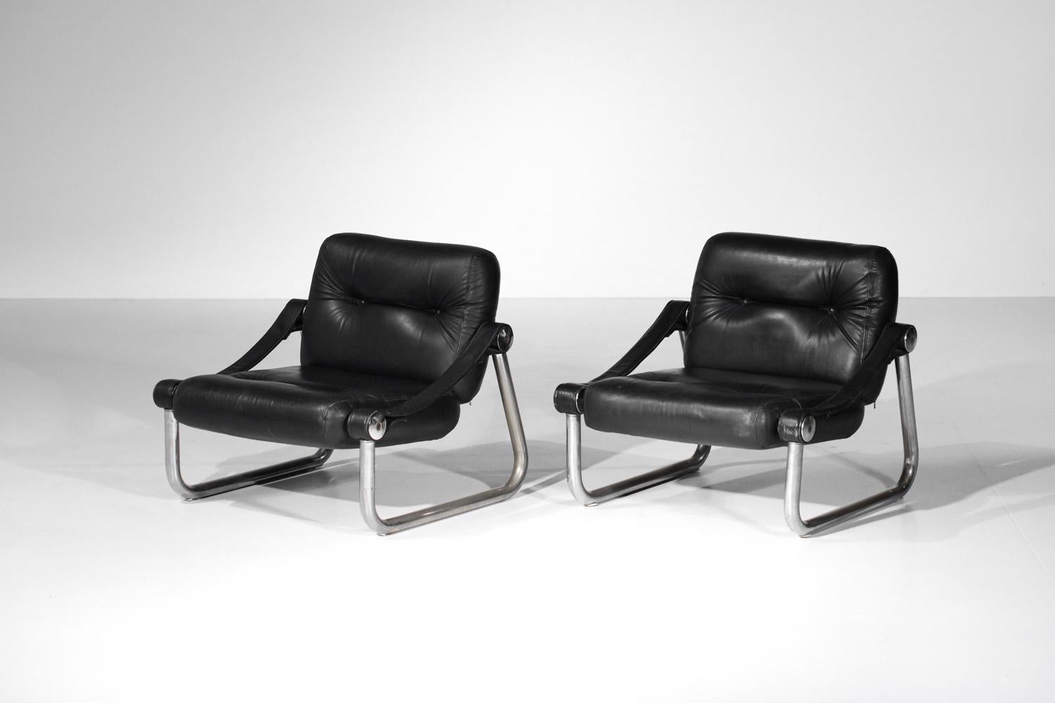Mid-Century Modern Pair of 60's leather and chromed tubular steel armchairs For Sale