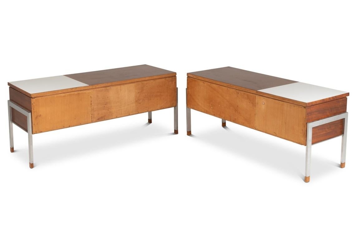 Coppia di cassettiere basse in teak degli anni '60 in vendita 2