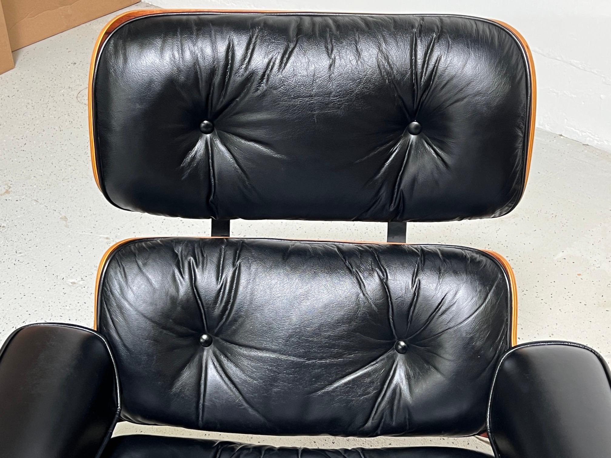 Pair of 670 Lounge Chairs by Charles Eames for Herman Miller For Sale 9