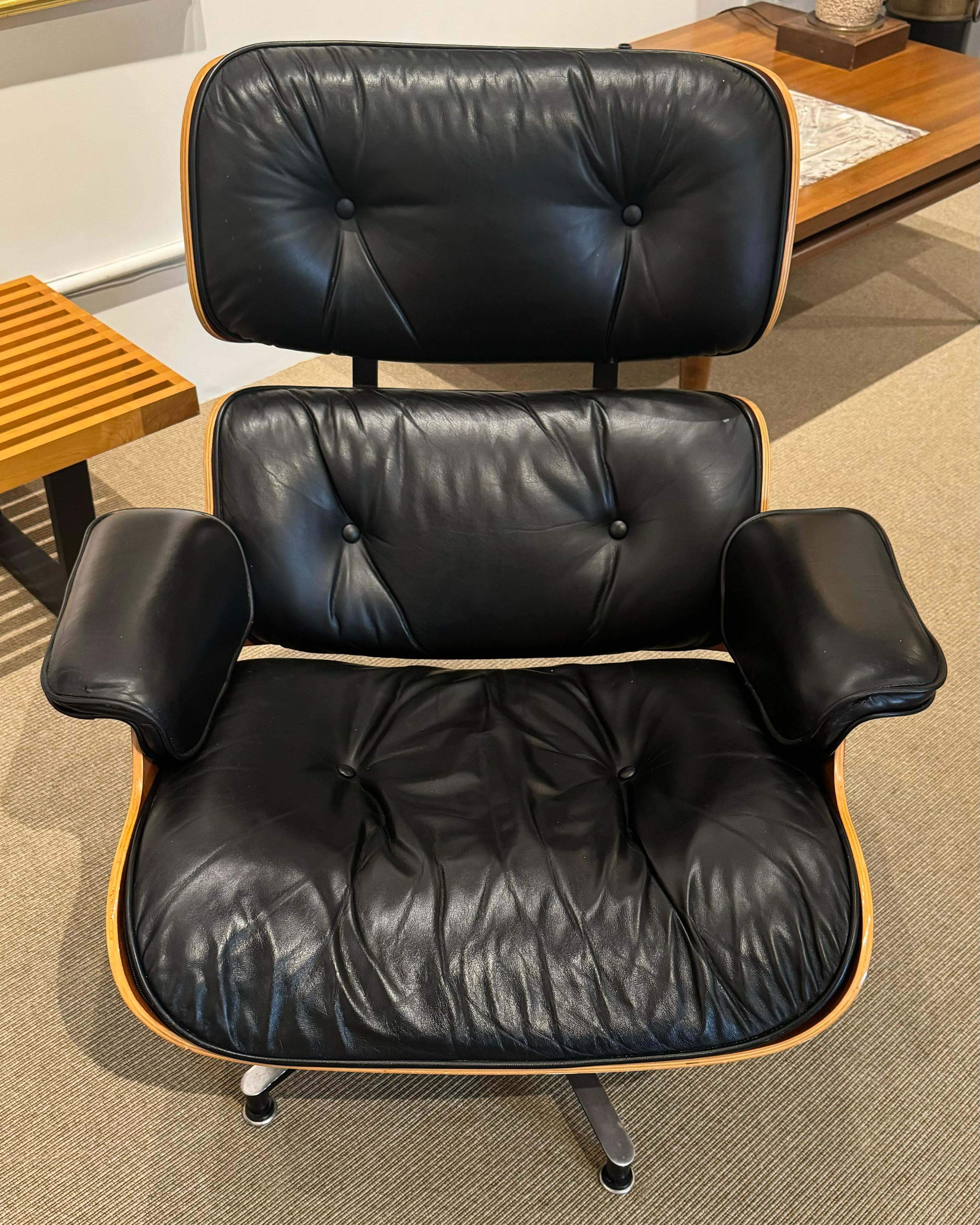 Modern Pair of 670 Lounge Chairs by Charles Eames for Herman Miller