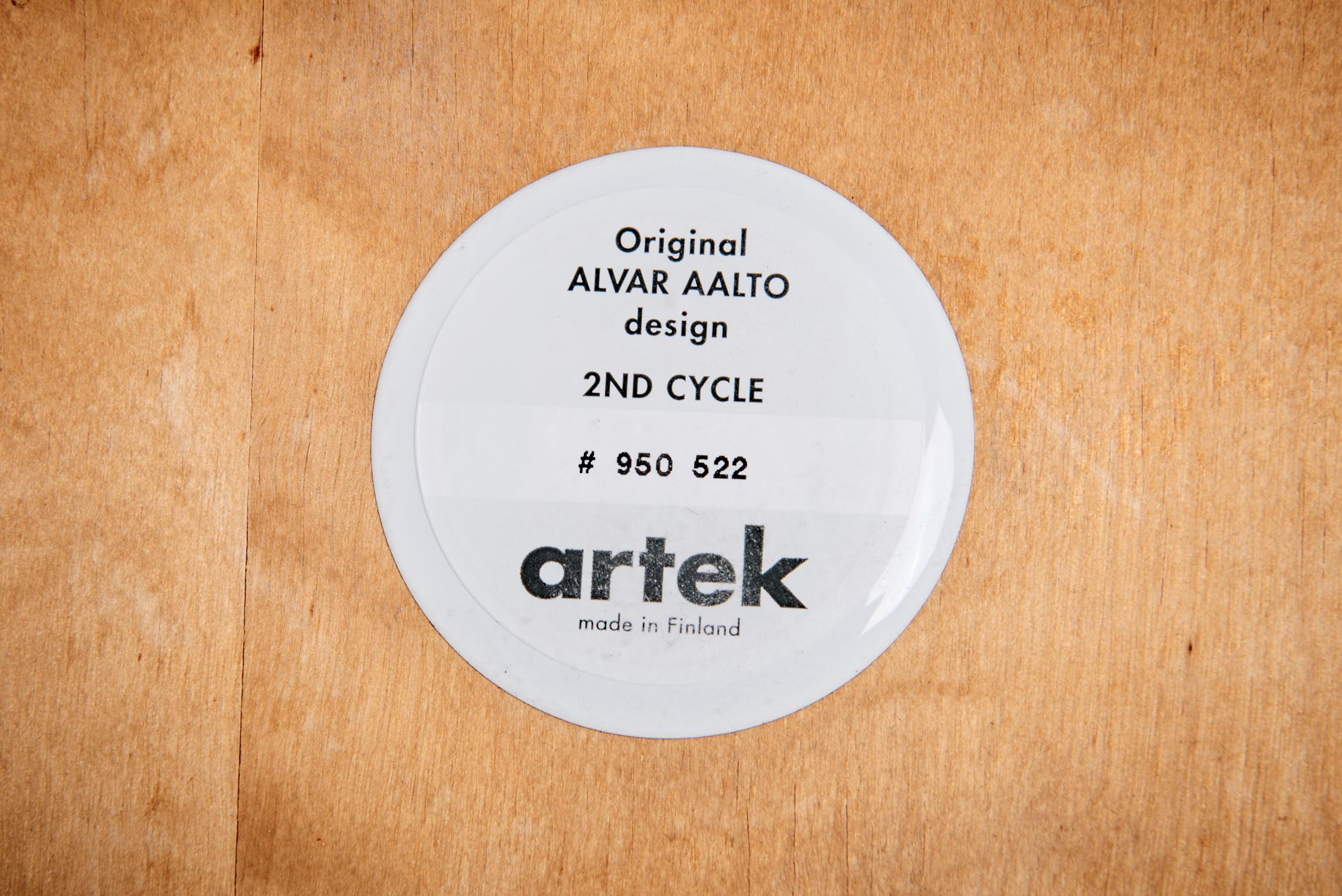 Pair of 69 chairs for Artek, by Aalvar Aalto For Sale 3