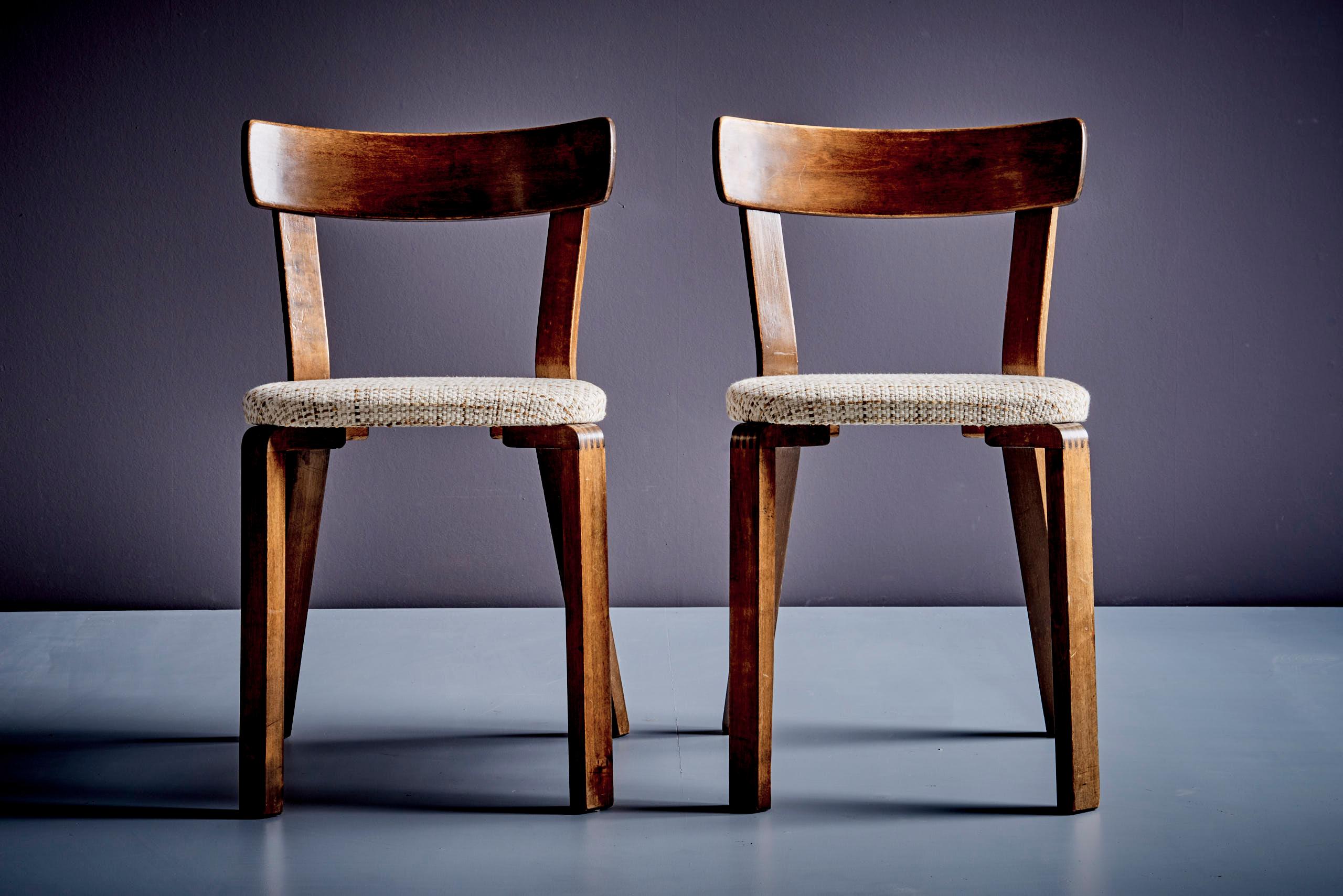 Chair 69 was designed by Alvar Aalto for Artek in 1935. It is one of Aalto's most well-known dining chairs and, with its simple yet lively character, fits effortlessly into any space. The chair features Aalto’s L-leg structure, where the legs are