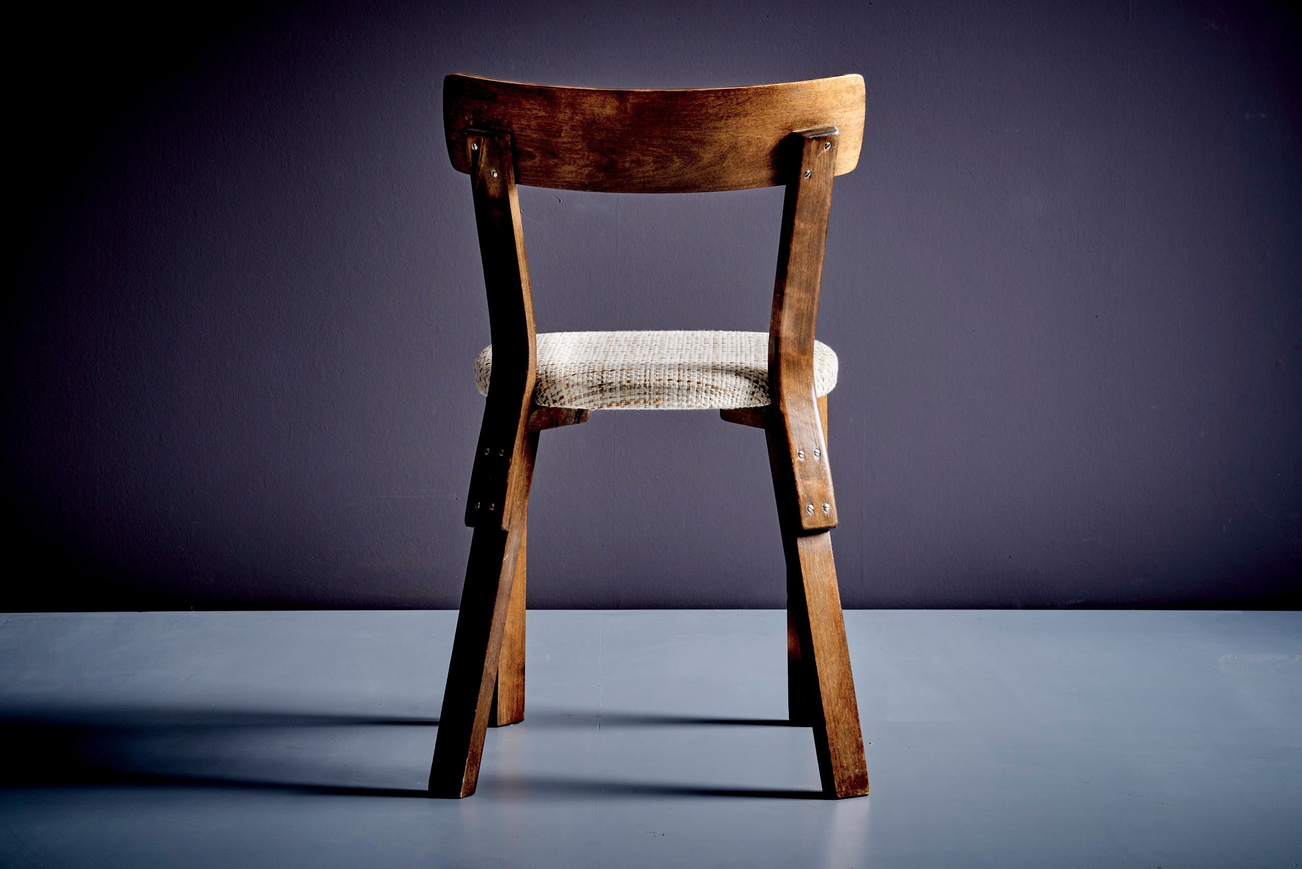 Pressed Pair of 69 chairs for Artek, by Aalvar Aalto For Sale