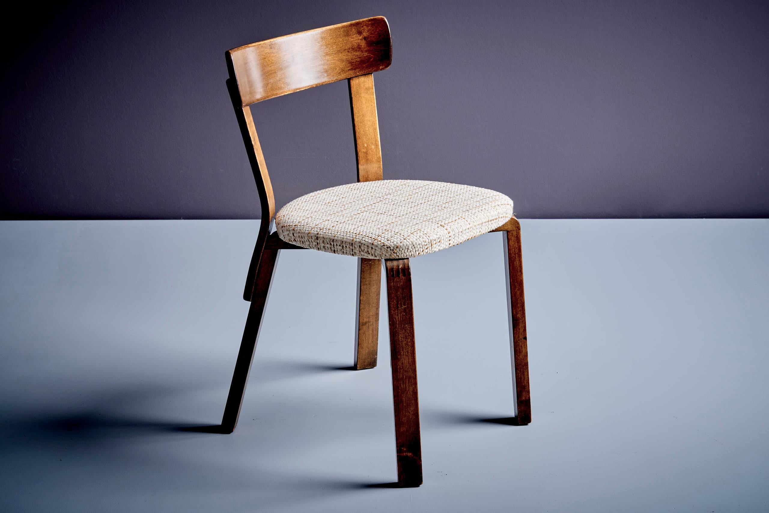 Mid-20th Century Pair of 69 chairs for Artek, by Aalvar Aalto For Sale