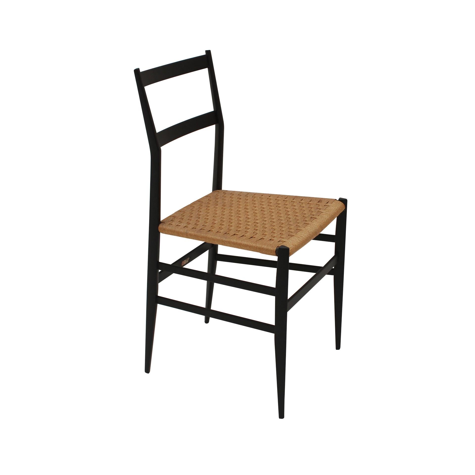 Italiano Coppia di sedie 699 Superleggera disegnate da Gio Ponti per Cassina. Italia, 1957. in vendita