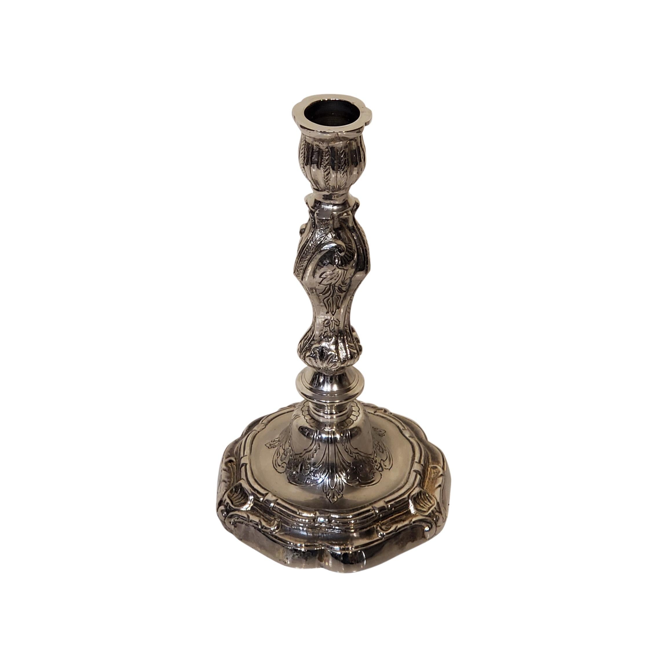 Américain Paire de chandeliers en métal argenté de style Louis XV de 6 x 10 cm en vente