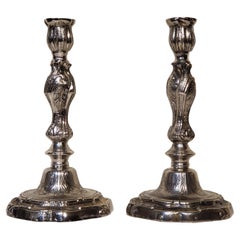 Paire de chandeliers en métal argenté de style Louis XV de 6 x 10 cm
