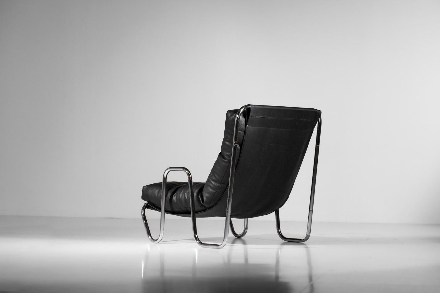 Pair of 70s armchairs in chromed steel tubes and black leather design 1970 For Sale 5