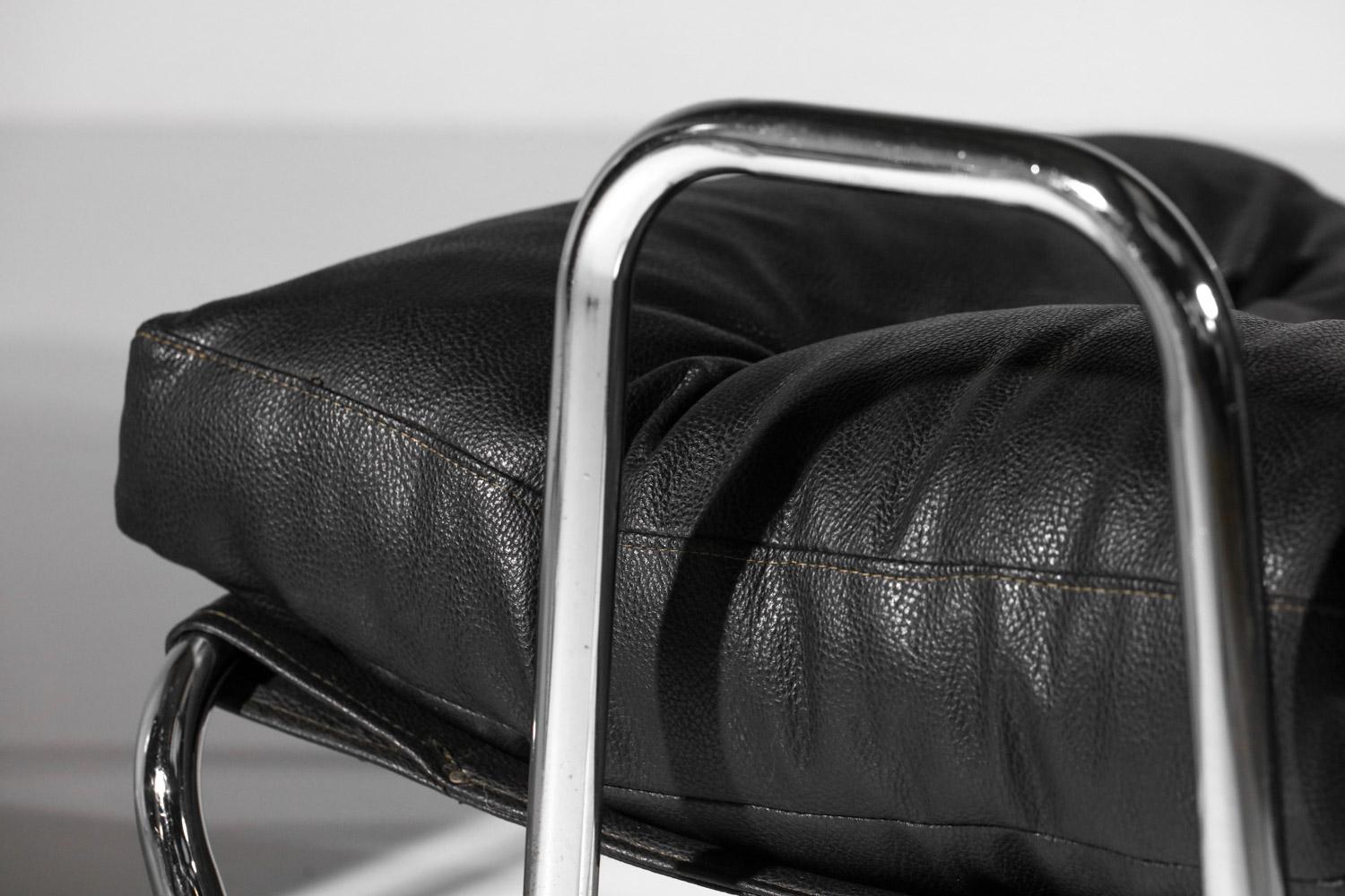 Pair of 70s armchairs in chromed steel tubes and black leather design 1970 For Sale 6