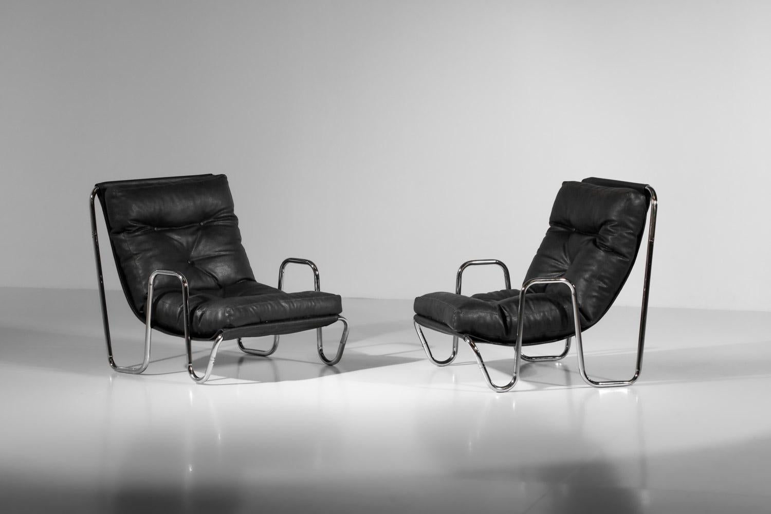 Pair of 70s armchairs in chromed steel tubes and black leather design 1970 For Sale 2