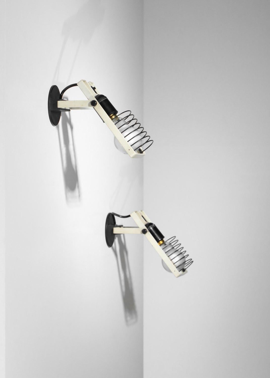 Paar 70er Jahre Artemide beige italienische Wandleuchten im Angebot 2