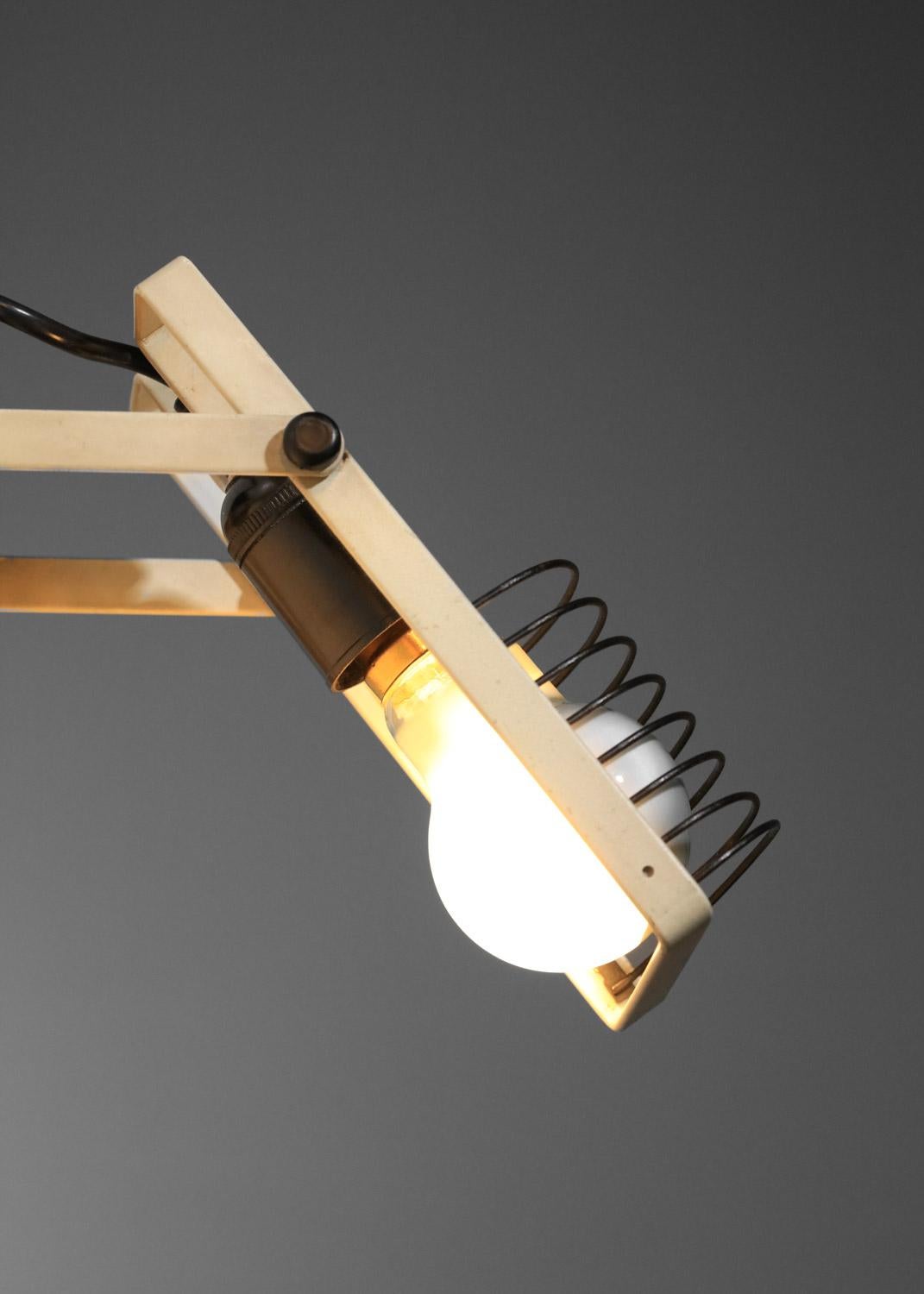 Paar 70er Jahre Artemide beige italienische Wandleuchten (Moderne der Mitte des Jahrhunderts) im Angebot