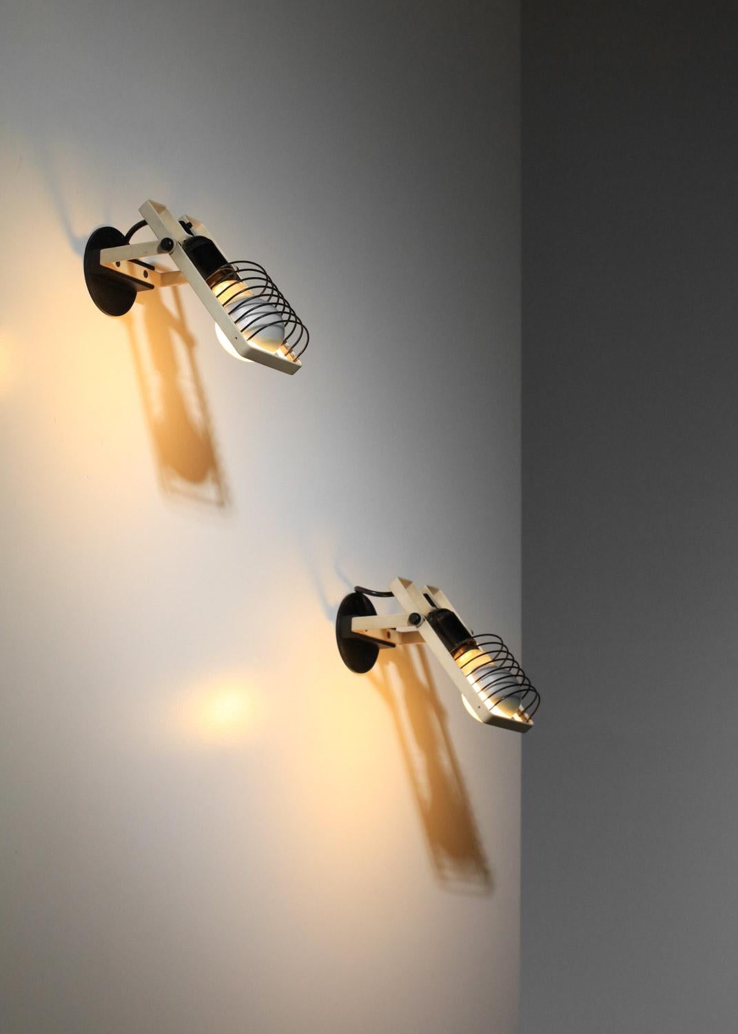Paar 70er Jahre Artemide beige italienische Wandleuchten im Zustand „Gut“ im Angebot in Ternay, Auvergne-Rhône-Alpes