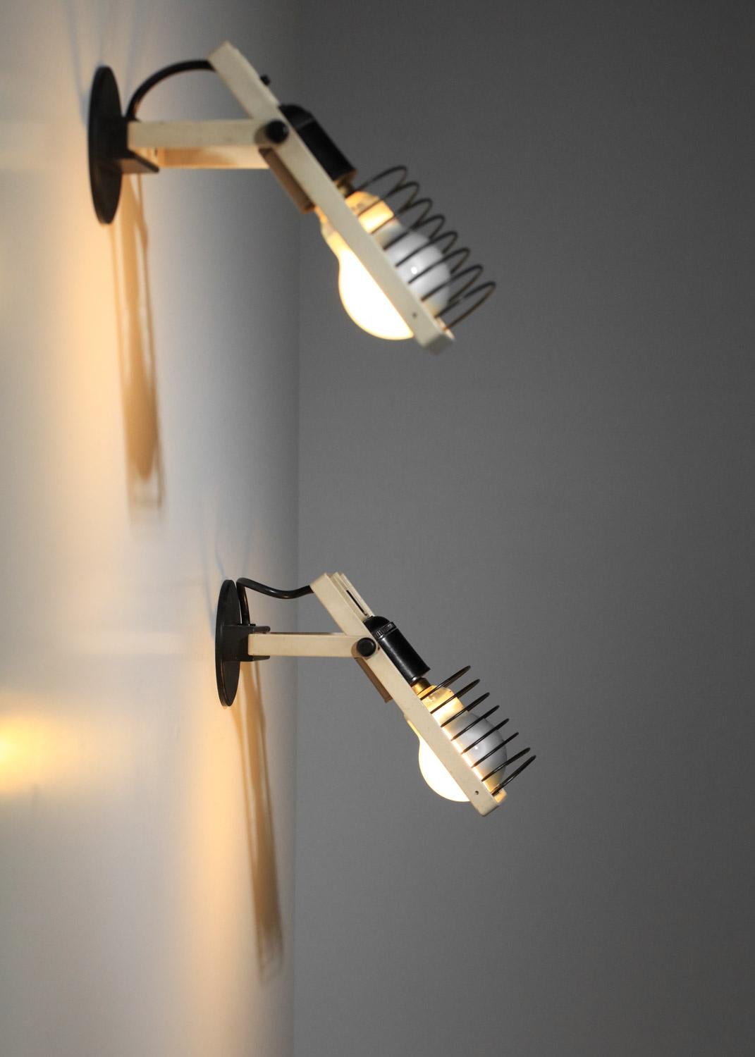 Paar 70er Jahre Artemide beige italienische Wandleuchten (Ende des 20. Jahrhunderts) im Angebot