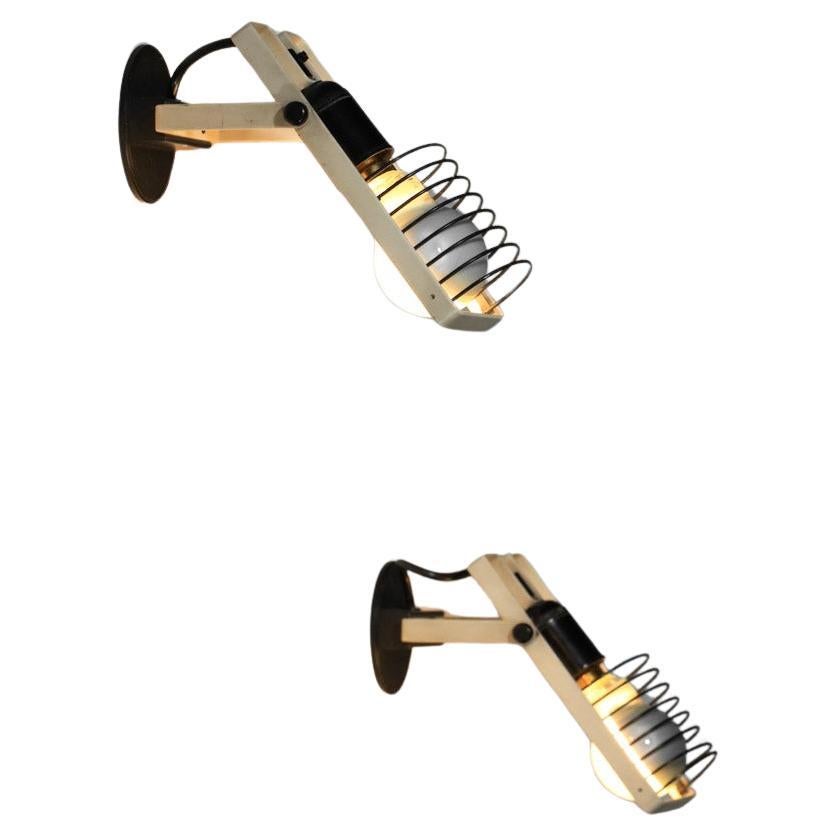 Paar 70er Jahre Artemide beige italienische Wandleuchten im Angebot