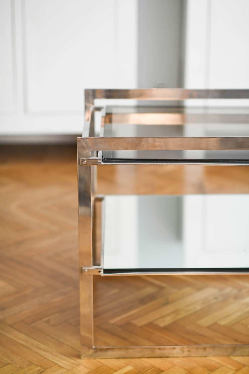 Paire de tables basses des années 70 en acier et verre en vente 1