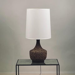 Coppia di lampade in sughero e noce degli anni '70 con paralumi in lino nuovi