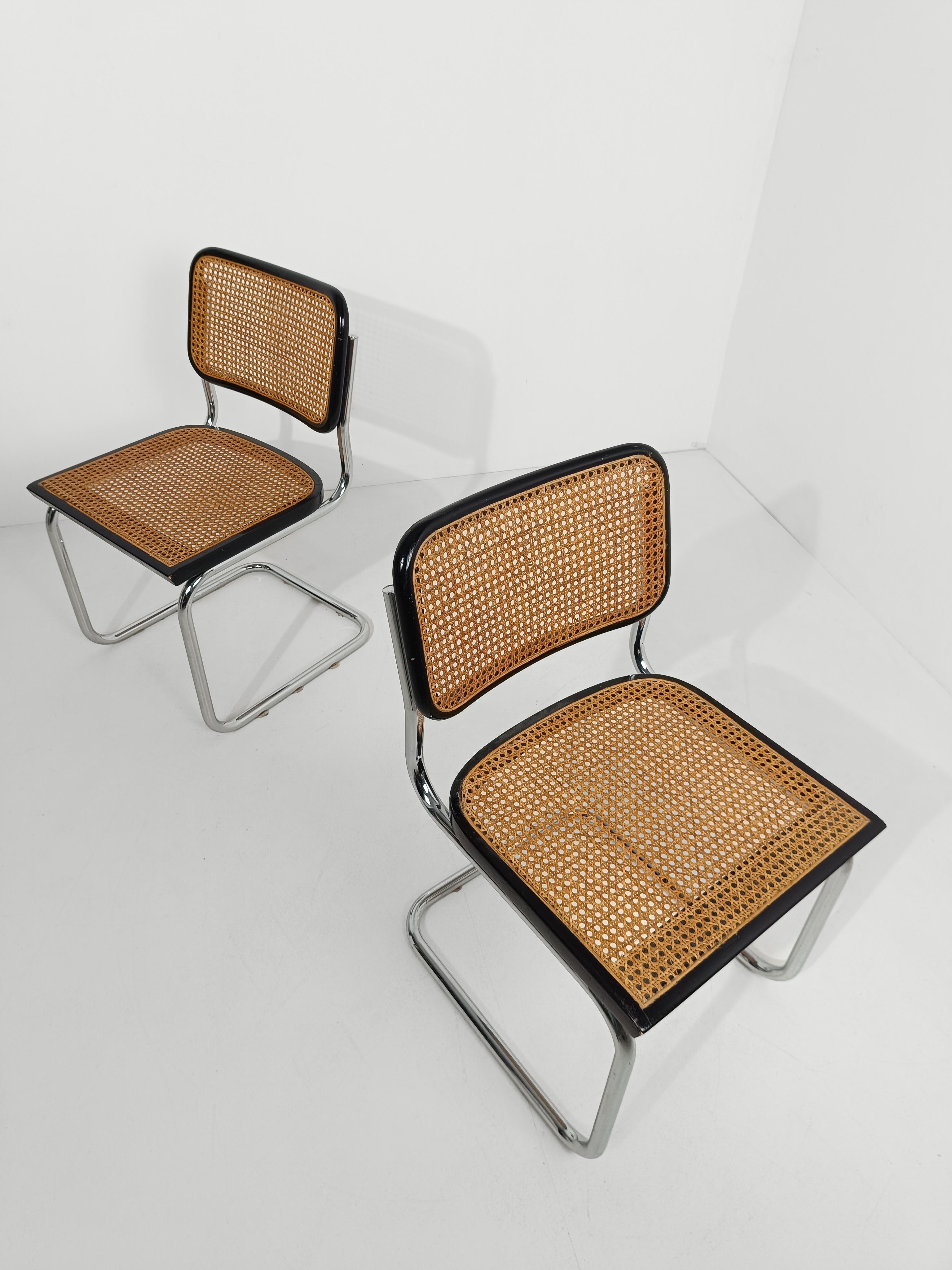 Mid-Century moderno Coppia di sedie a sbalzo Cesca anni '70 in vimini intrecciato con cromo e faggio nero in vendita