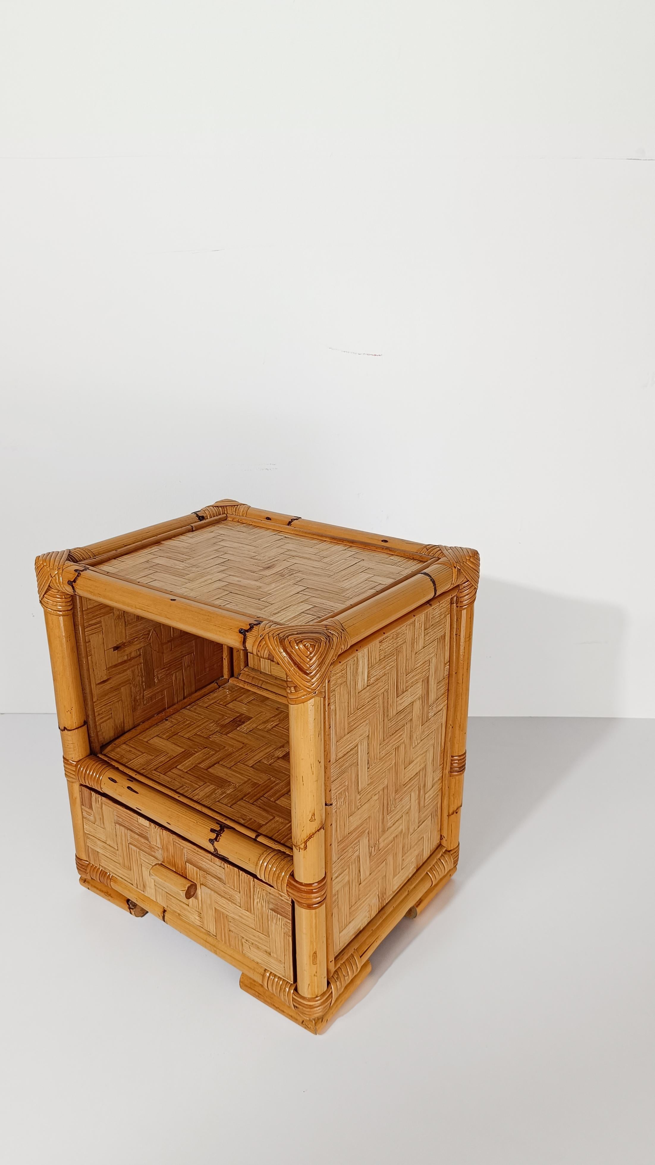 Pair of 70s Italian Riviera Nightstands made in Bamboo, Rattan & Fir Wood For Sale 10