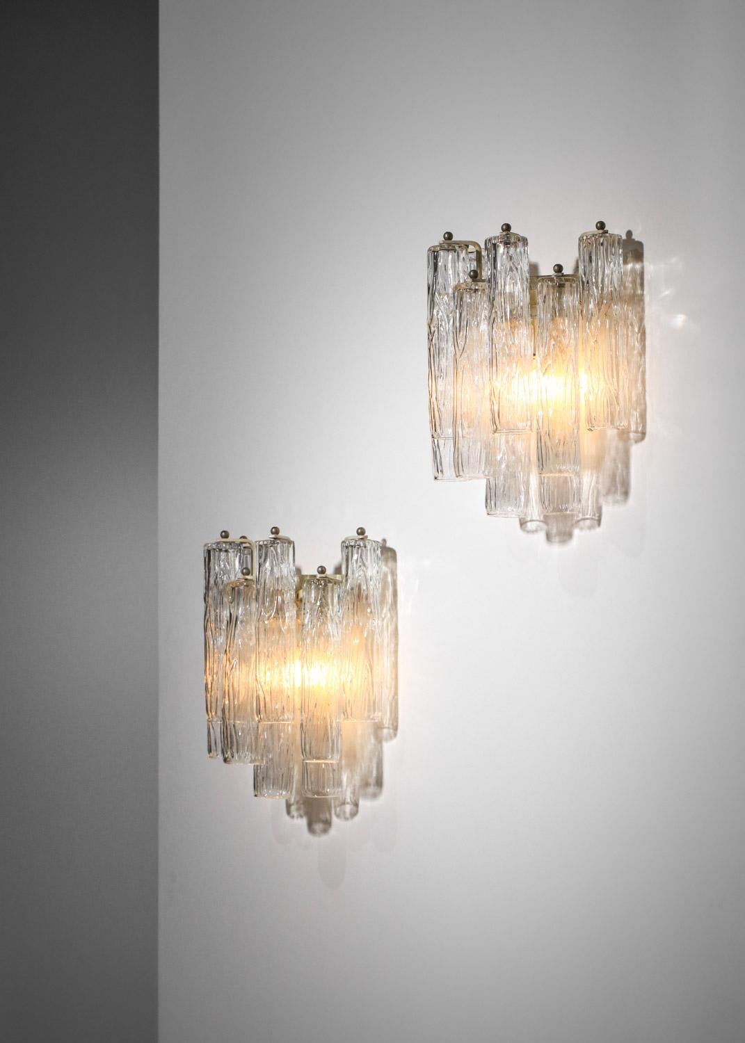 Late 20th Century pair of 70s Italian wall lights in venini style transparent murano glass  For Sale