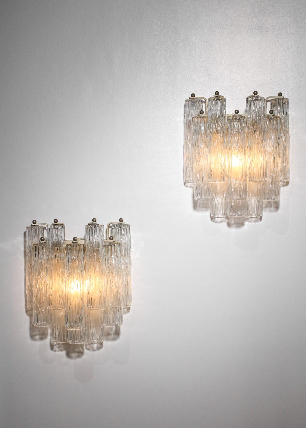 Metal pair of 70s Italian wall lights in venini style transparent murano glass  For Sale