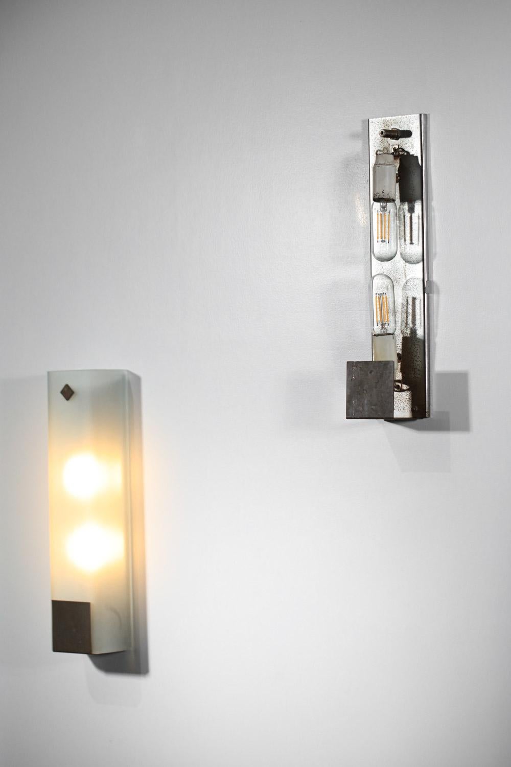 pair of 70's modernist-style frosted glass italian sconces For Sale 1