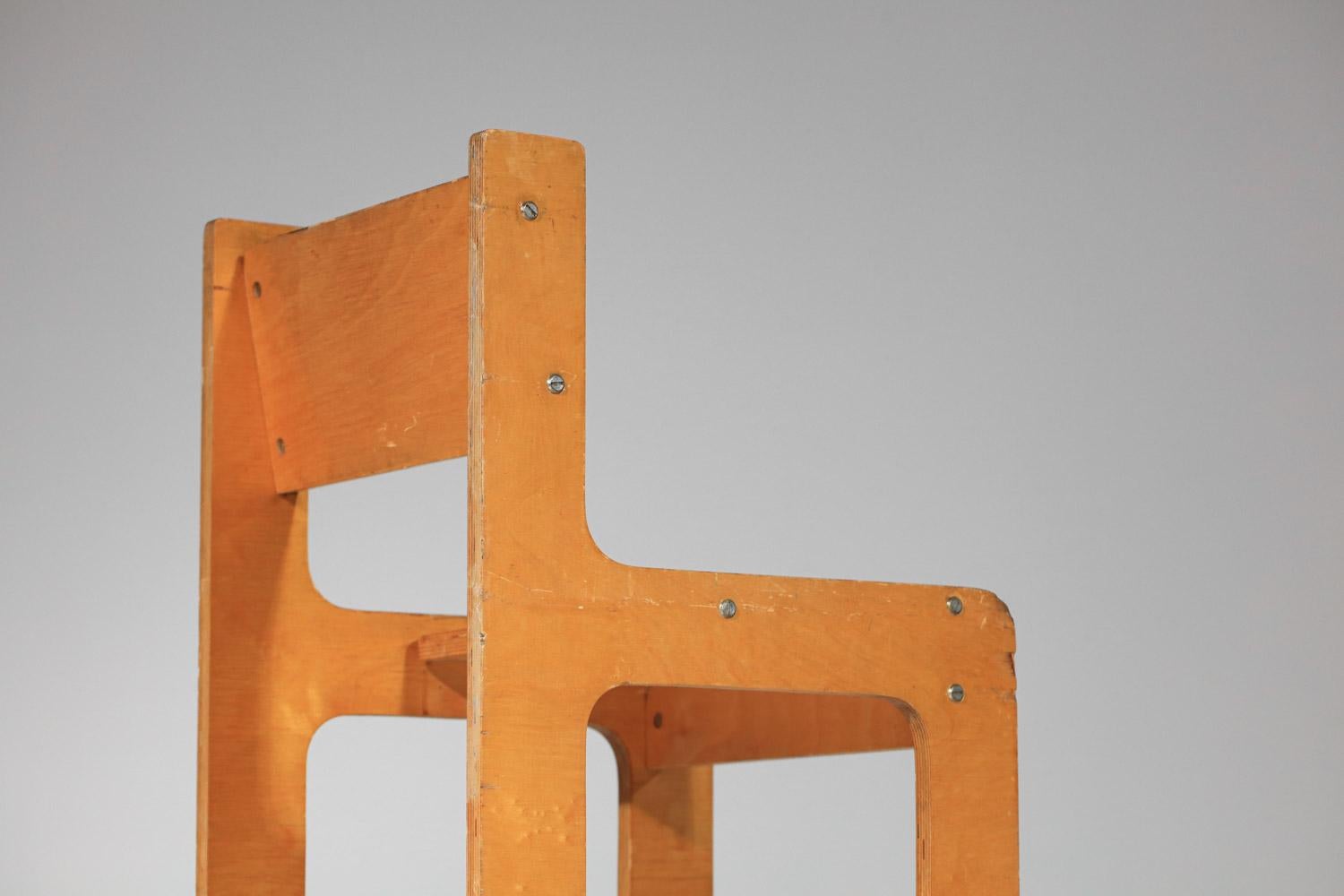 Paar Architekturstühle aus Sperrholz der 70er Jahre  im Angebot 3