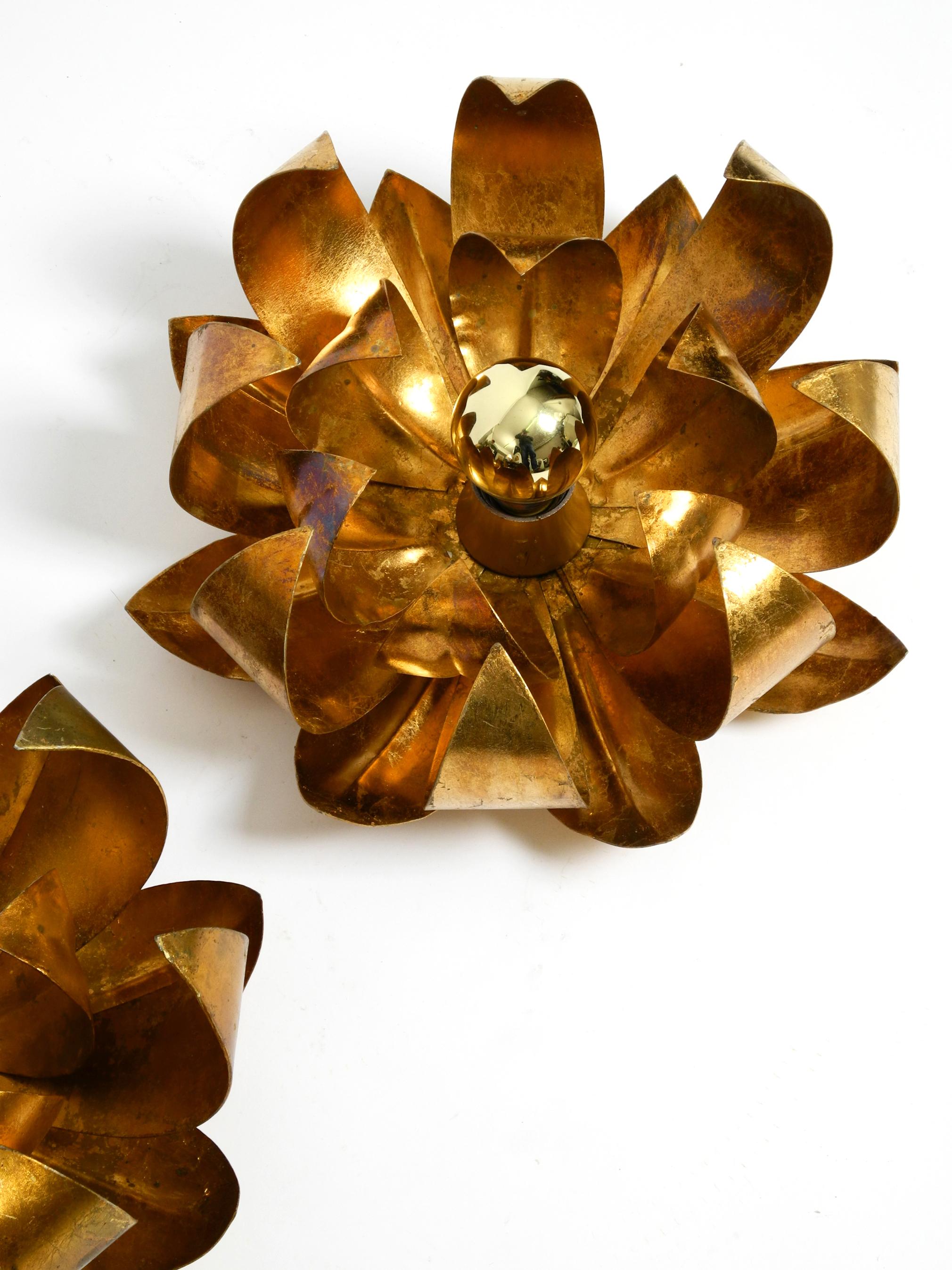 Metal Pair of 70's Regency gilded floral wall or ceiling lamp with large leaves For Sale