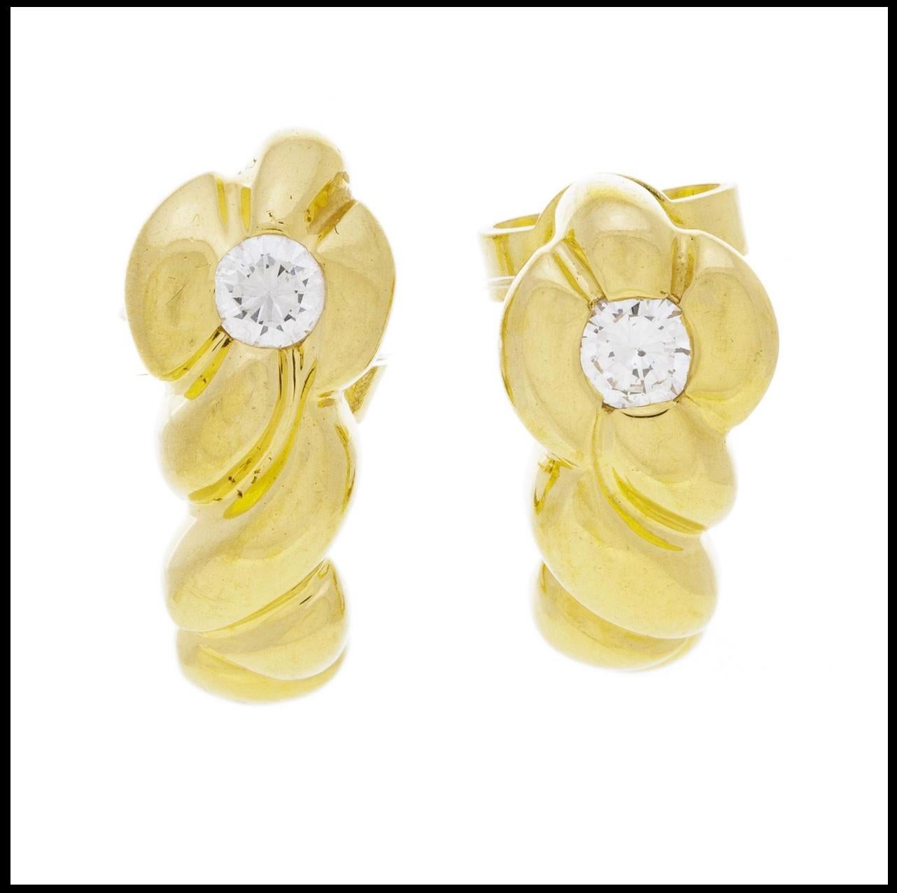 Pair of 750 gold earrings set with brillant-cut diamonds, 1.5 cm  3g
