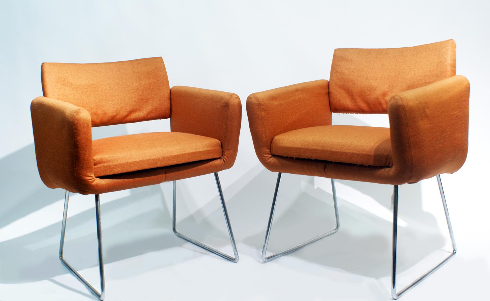 A beautiful pair of “760 chairs” designed by Joseph André Motte and manufactured by Steiner, France in 1957.
Editions Sieges Steiner.
The chair features polished stainless steel feet, and covered with fabric in orange color.
Joseph-André Motte (6