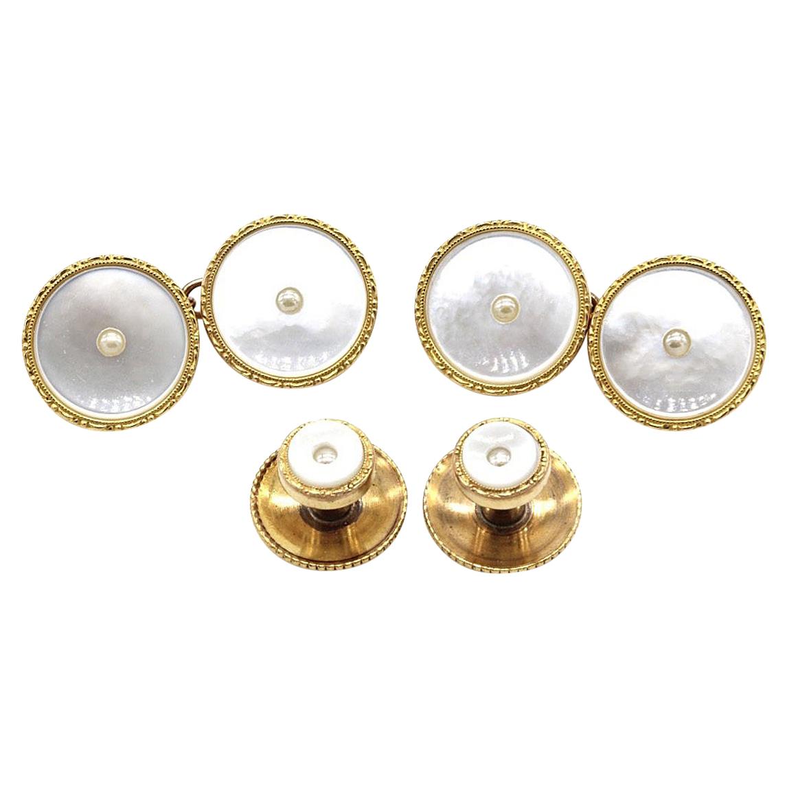 Pair of 9 kt Gold Rimmed Mother of Pearl Cufflinks with Two Dress Studs For Sale