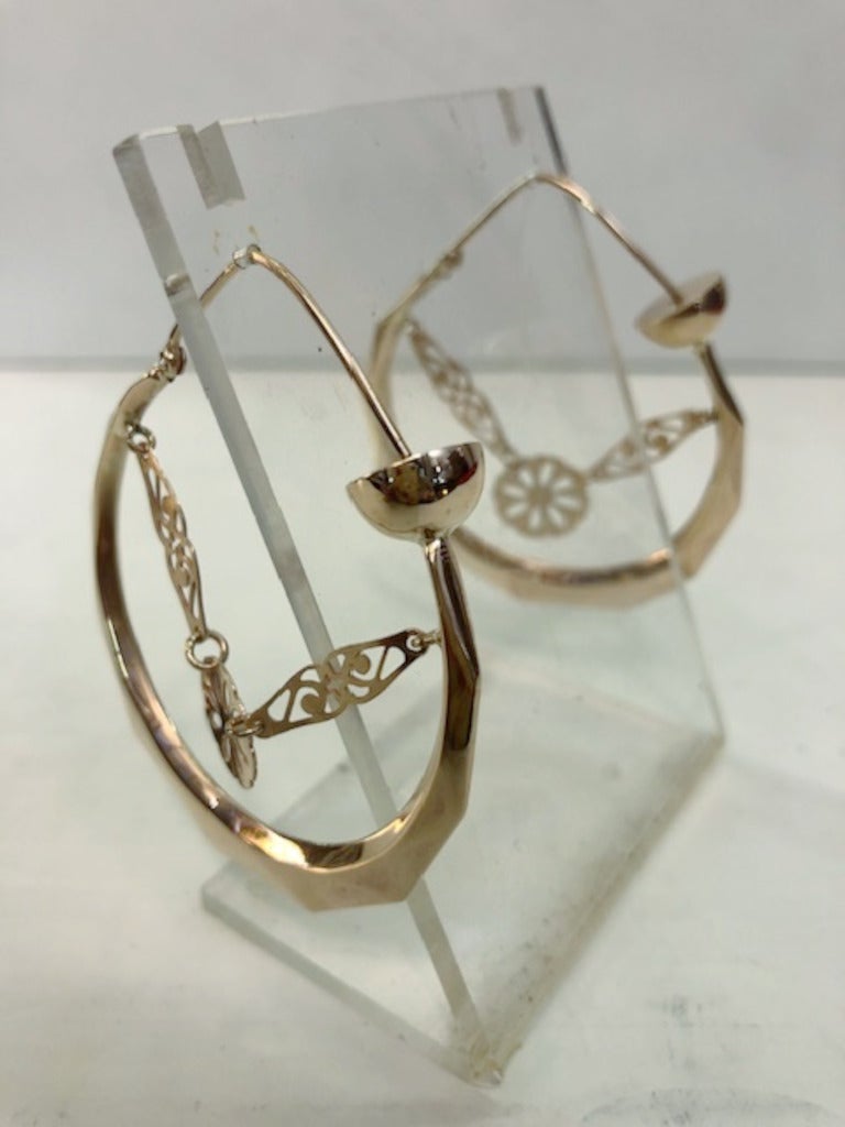 Paire de boucles d'oreilles anciennes en or jaune 9 carats à facettes avec des feuilles qui se balancent / Fabriquées en Italie dans les années 1850-1870