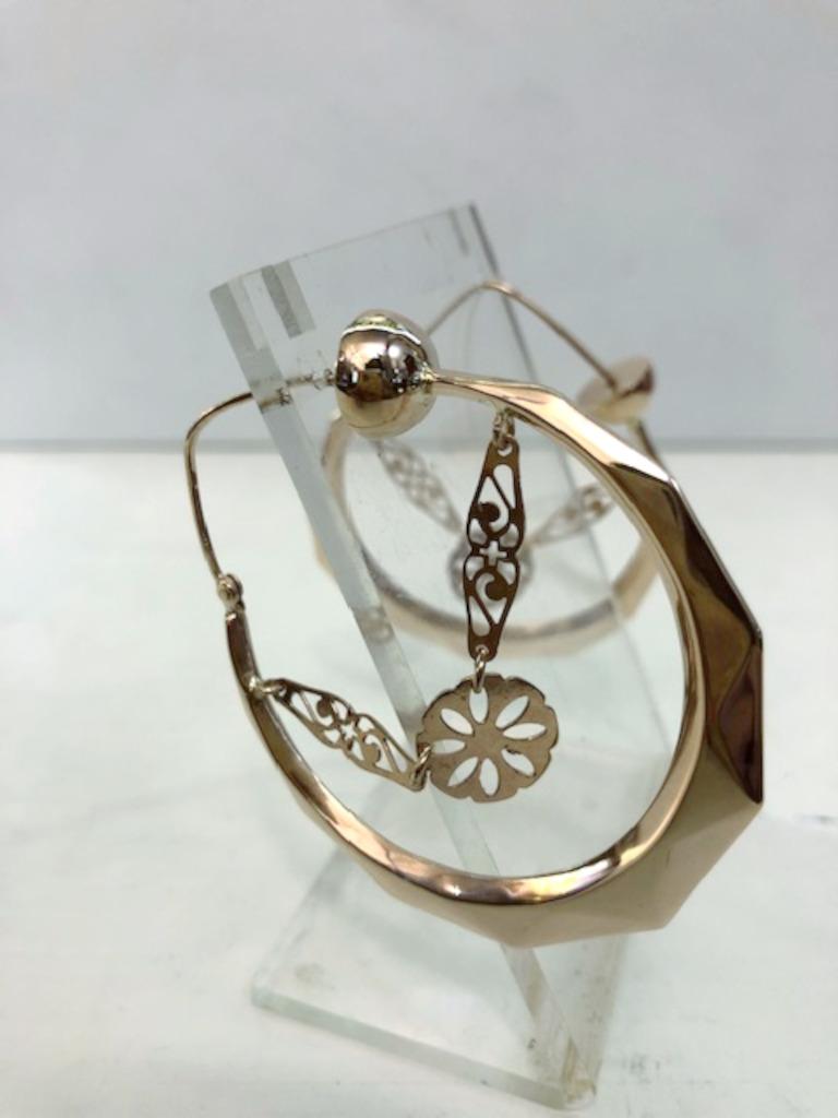 Paire de boucles d'oreilles en or jaune 9 carats Bon état - En vente à Los Angeles, CA