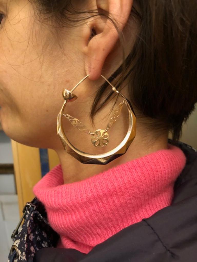 Paire de boucles d'oreilles en or jaune 9 carats en vente 1