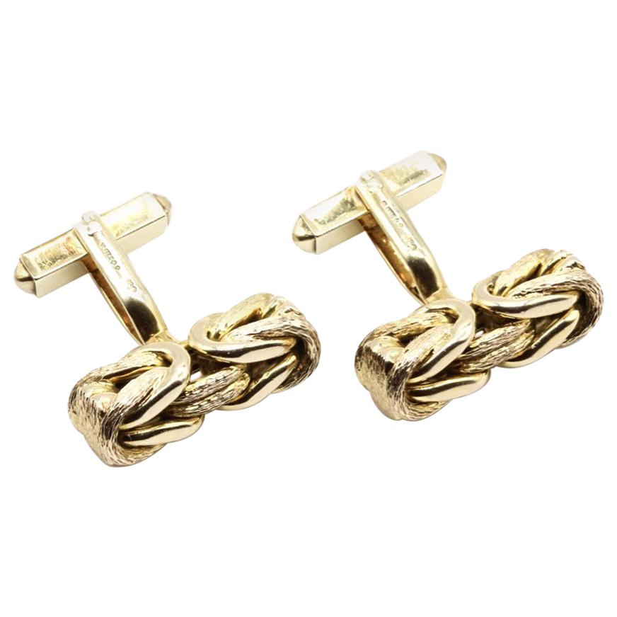 Pair of 9 Kt Yellow Gold Intertwining Textured and Polished Chain Cufflinks For Sale