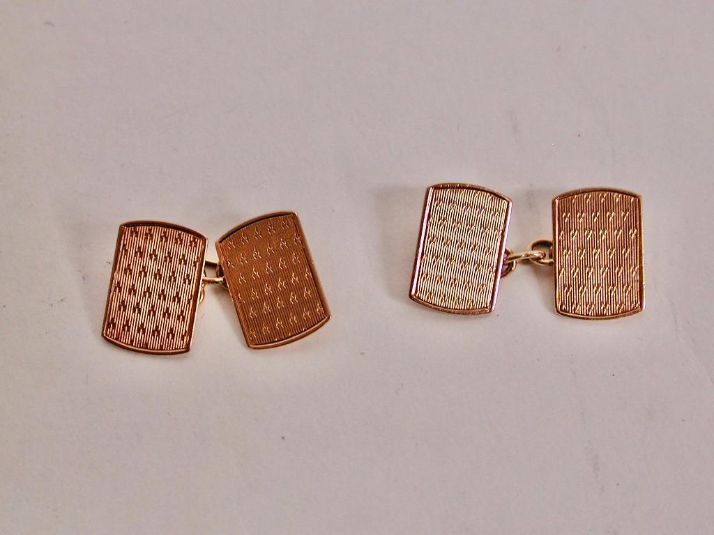 Pair Of 9ct Rose Gold Art Deco Cufflinks,Birmingham,G.H.Johnstone,1923
Nice pair of rose gold cufflinks with unusual engine turning, which is in good condition
G.H. Johnstone of 38,Northampton Street, Birmingham were specialist cufflink makers in