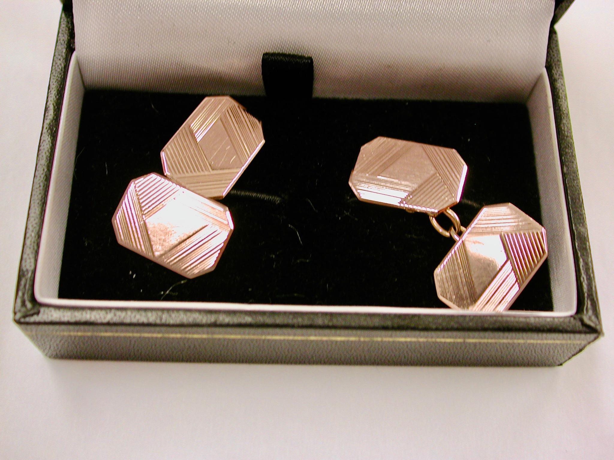 Pair Of 9ct Rose Gold Art Deco Cufflinks,Dated 1929,Birmingham
Made by H Huntley and Sons in alovely art deco formation of engine turning.
